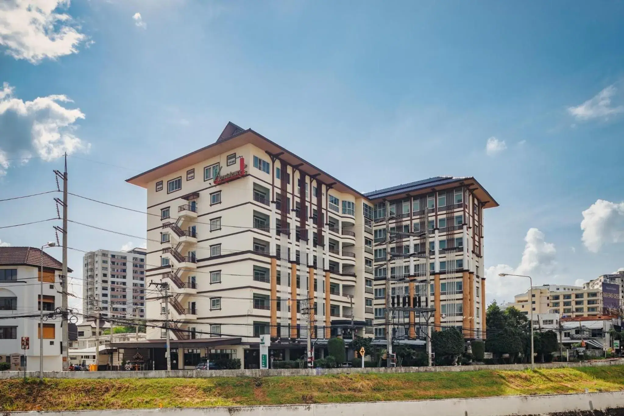 Property Building in V Residence Hotel Property Building in V Residence Hotel