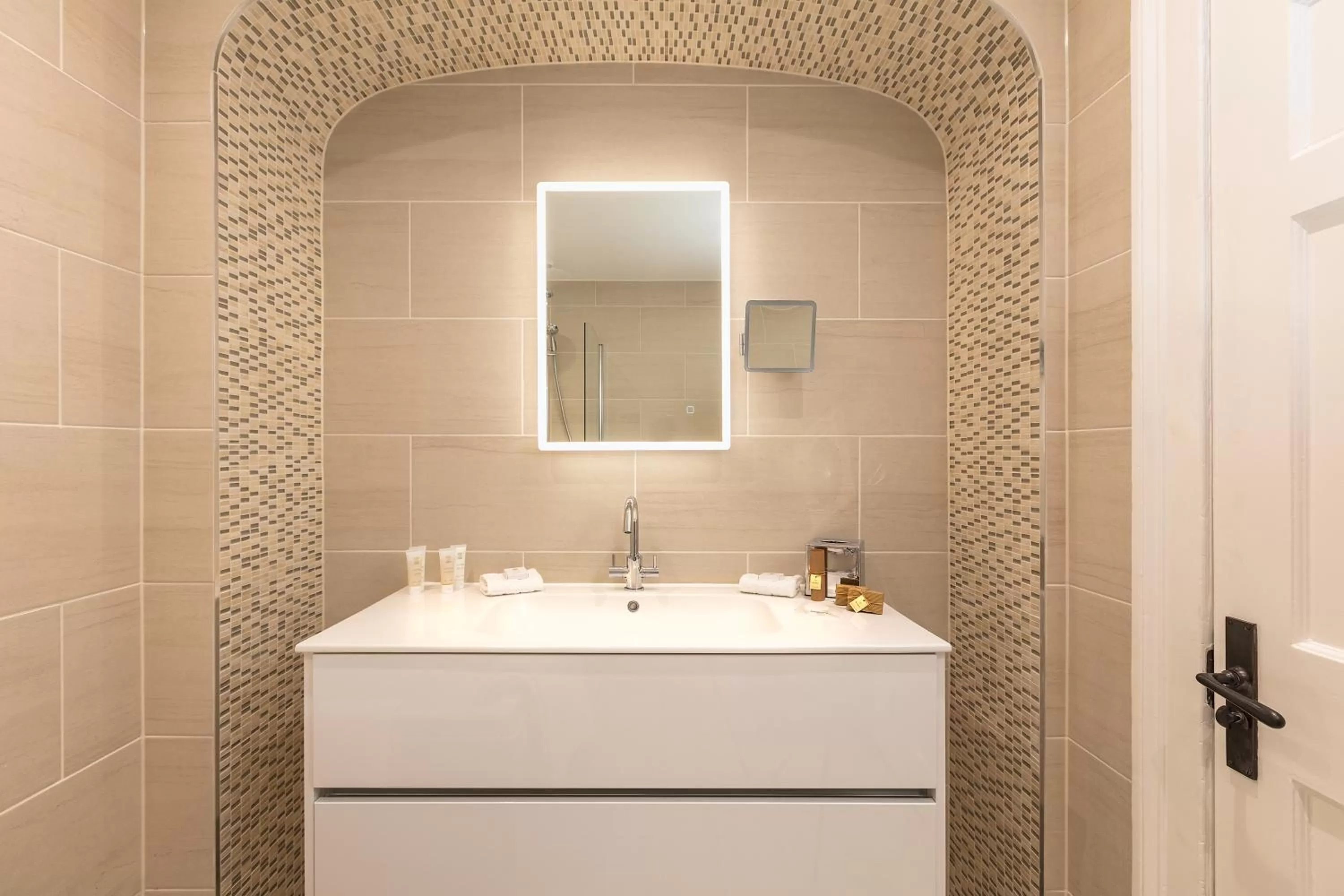 Bathroom in Farlam Hall Hotel & Restaurant