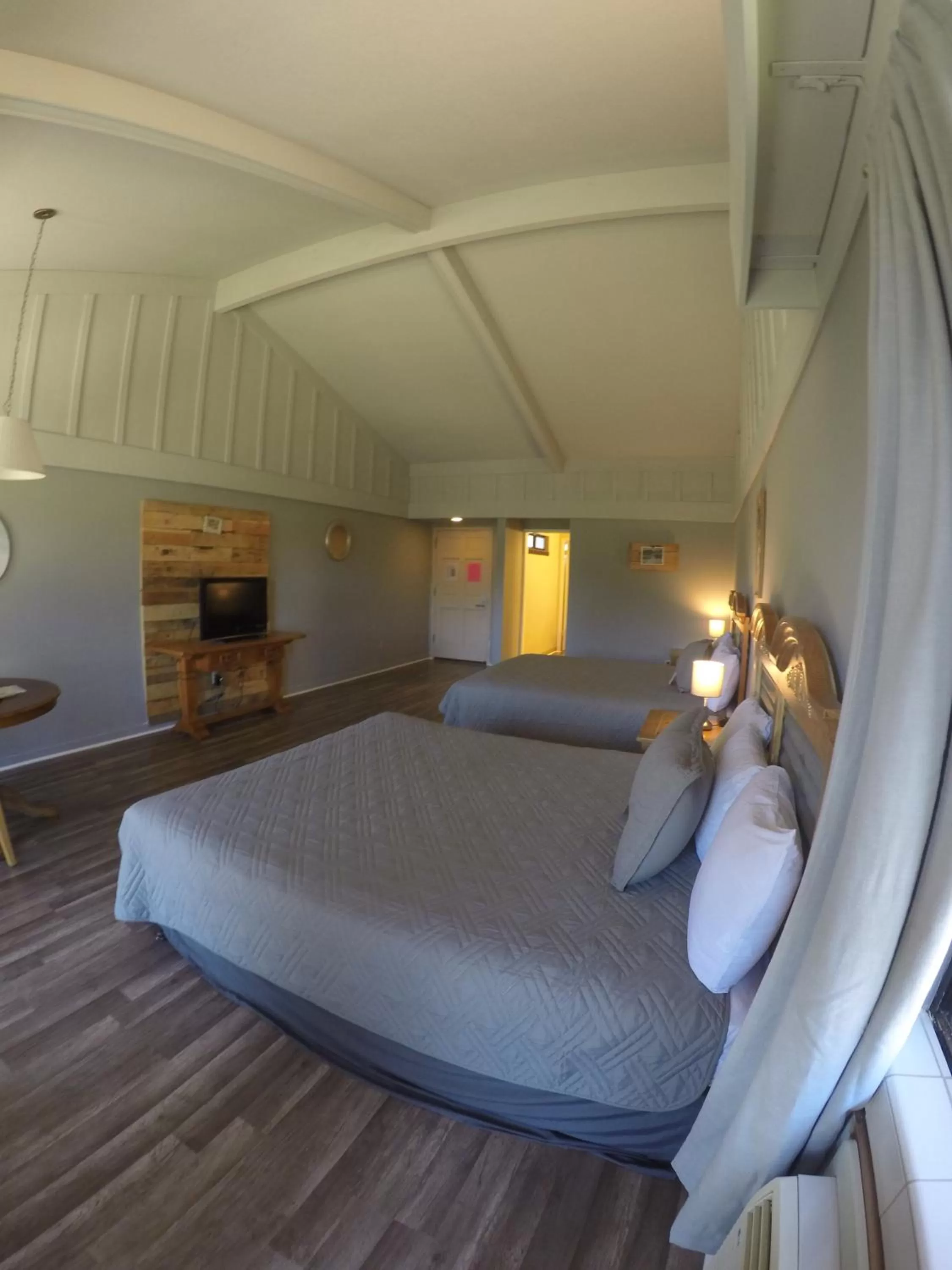 Bed in Ridgemark Golf Club and Resort