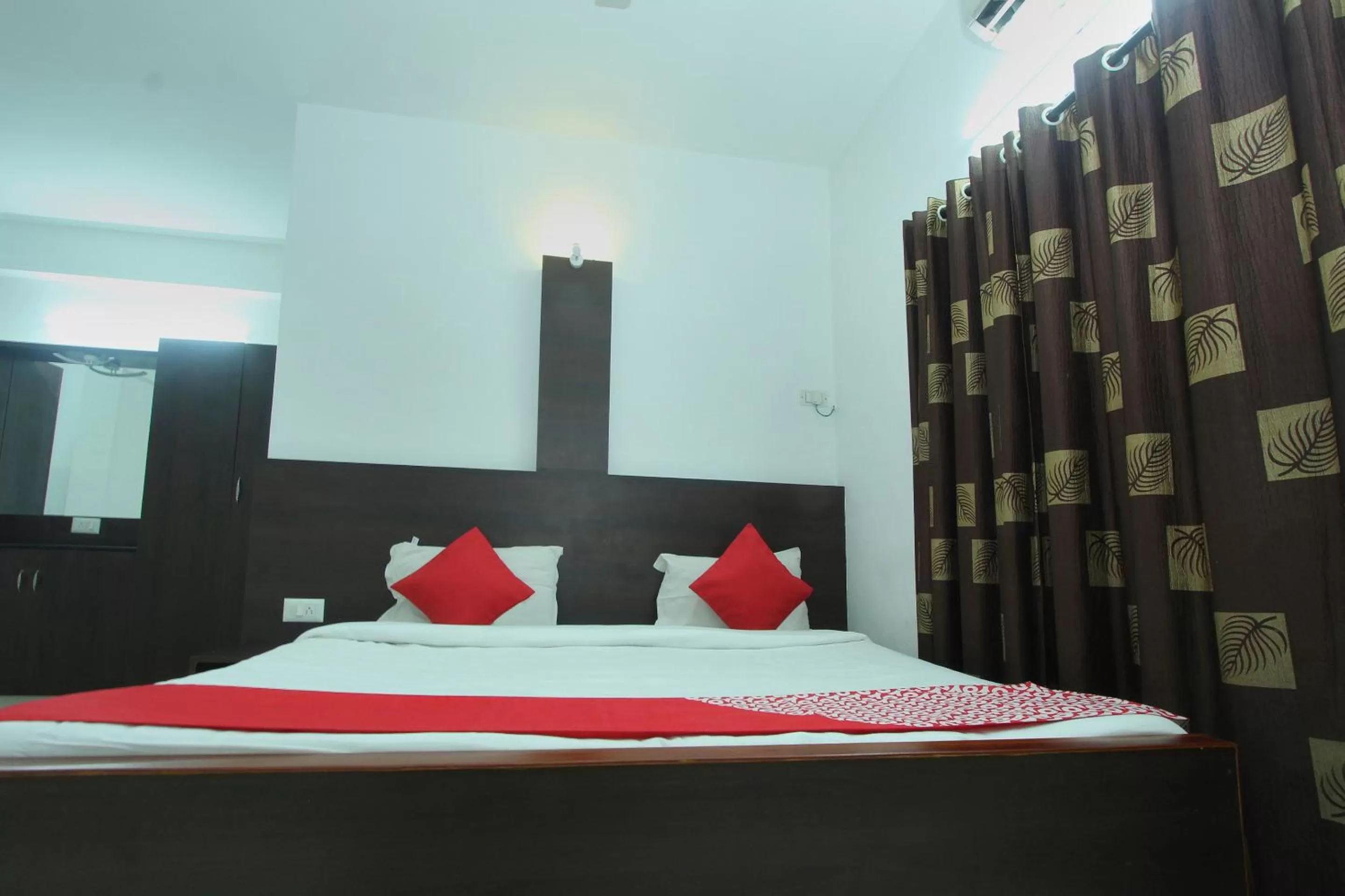 Bed in Lake View Hotel