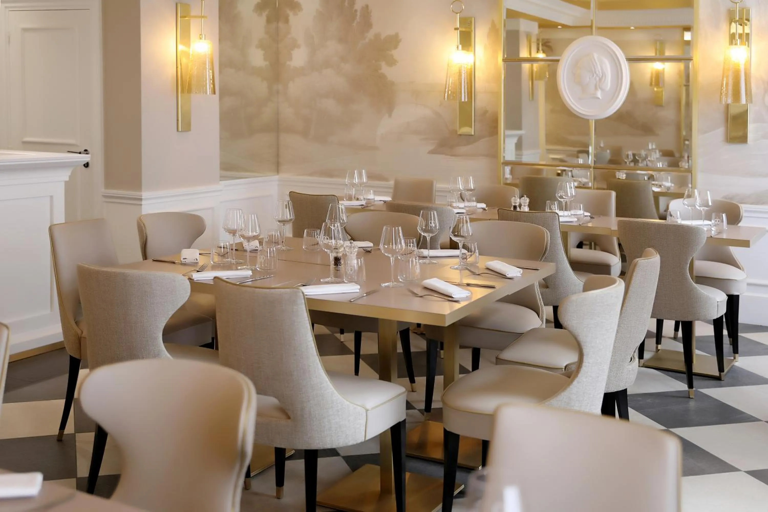 Restaurant/places to eat in Hôtel Alchimy