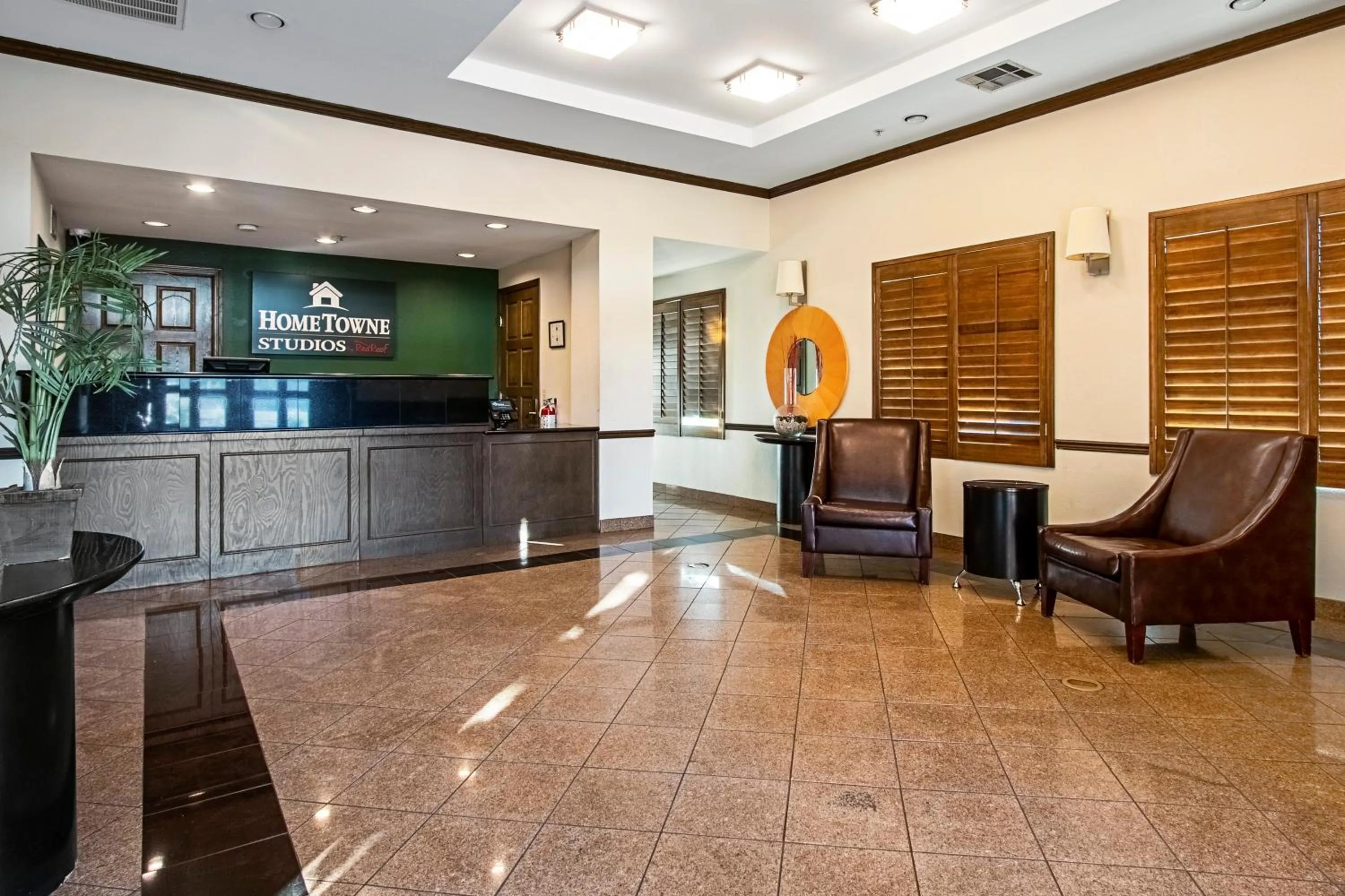 Lobby or reception in HomeTowne Studios by Red Roof Phoenix - Black Canyon Highway