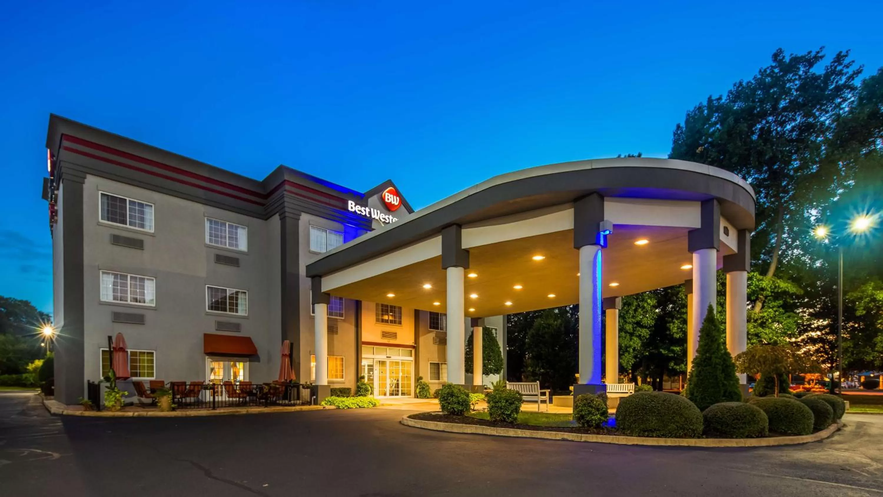 Property building in Best Western Plus Newport News