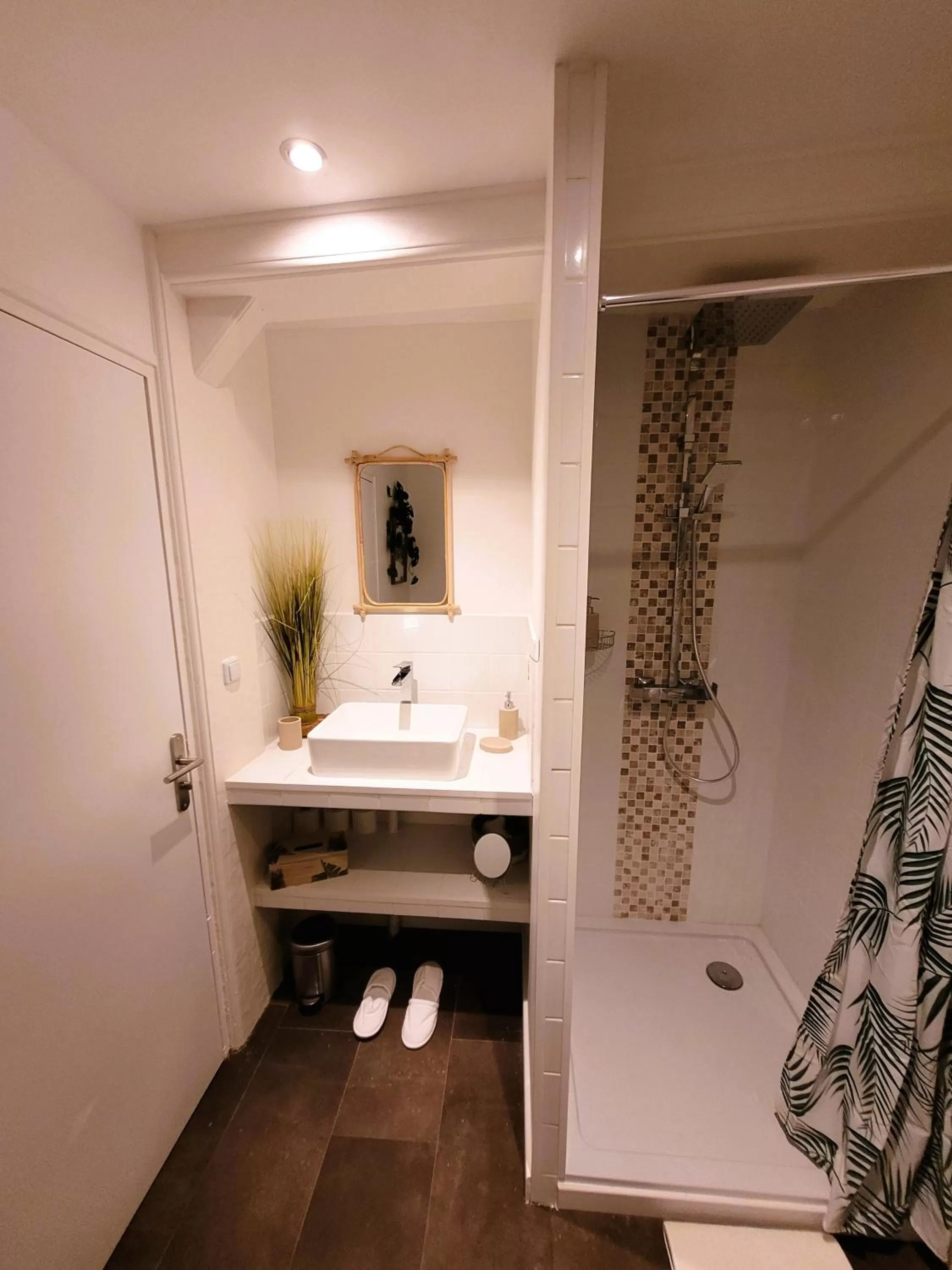 Bathroom in La maison père camembert