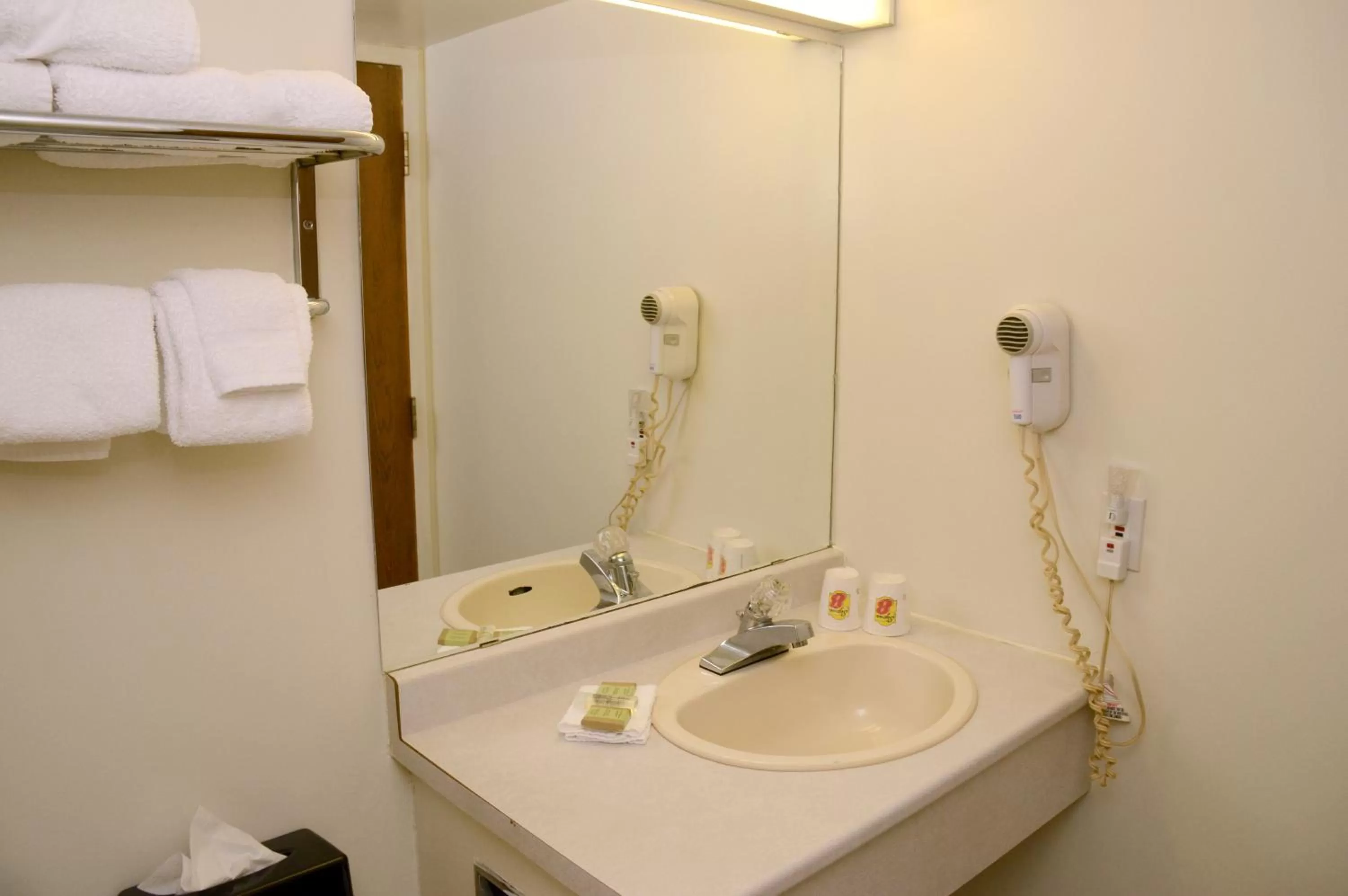 Decorative detail in Super 8 by Wyndham North Bay