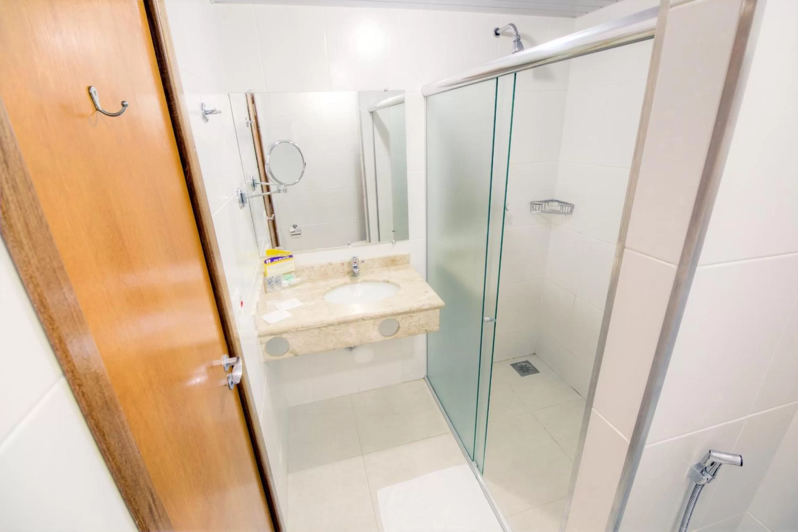 Bathroom in Hotel Dan Inn Uberaba & Convenções By Nacional Inn