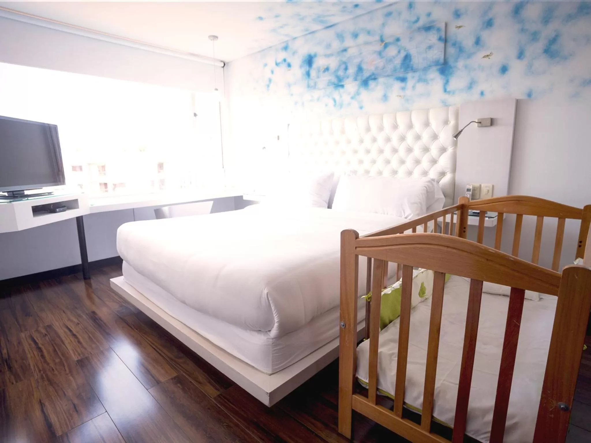 TV and multimedia, Bed in Hotel 104 Art Suites