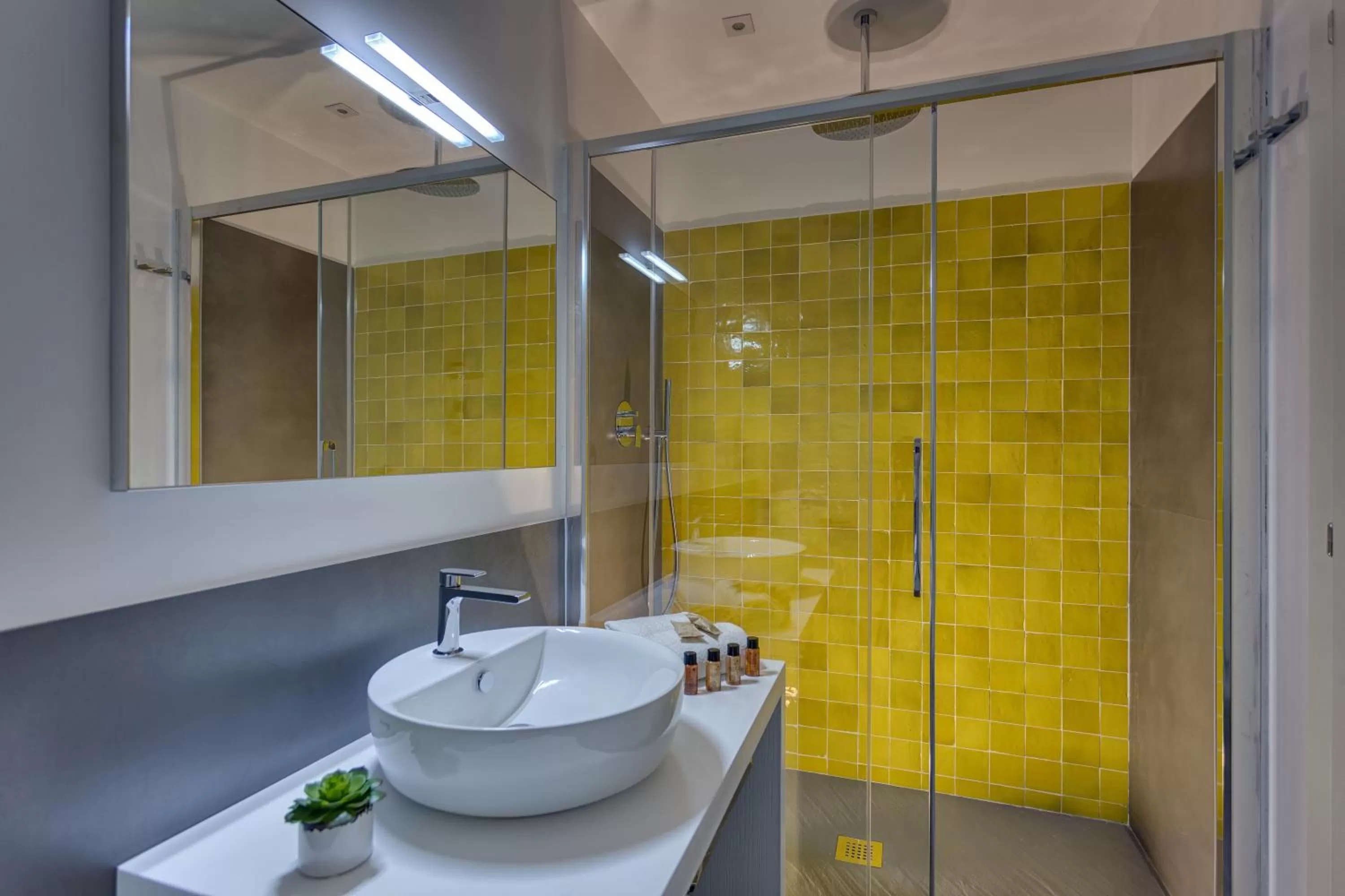 Bathroom in Navona Theatre Hotel