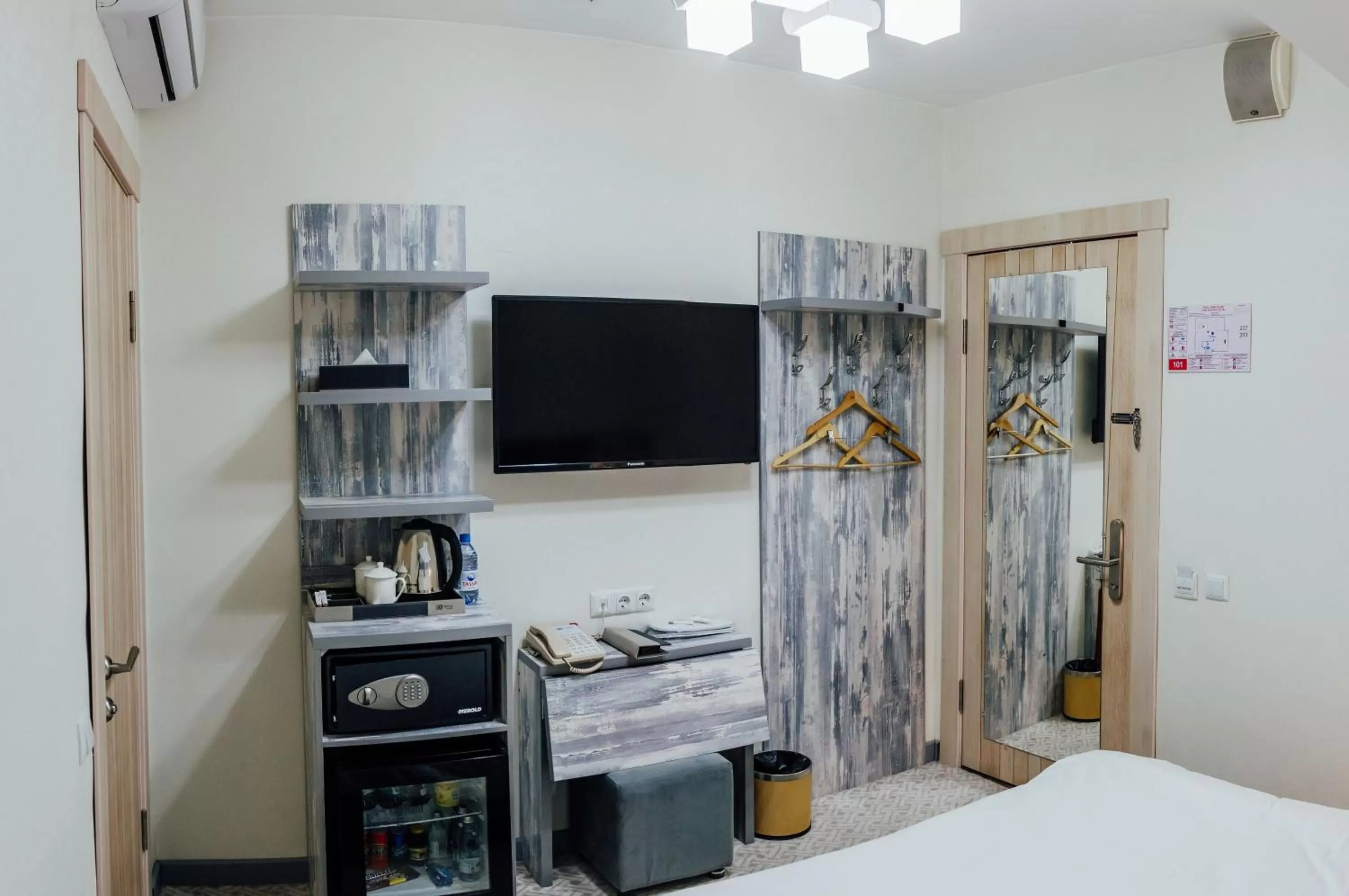 TV and multimedia in Express City Hotel