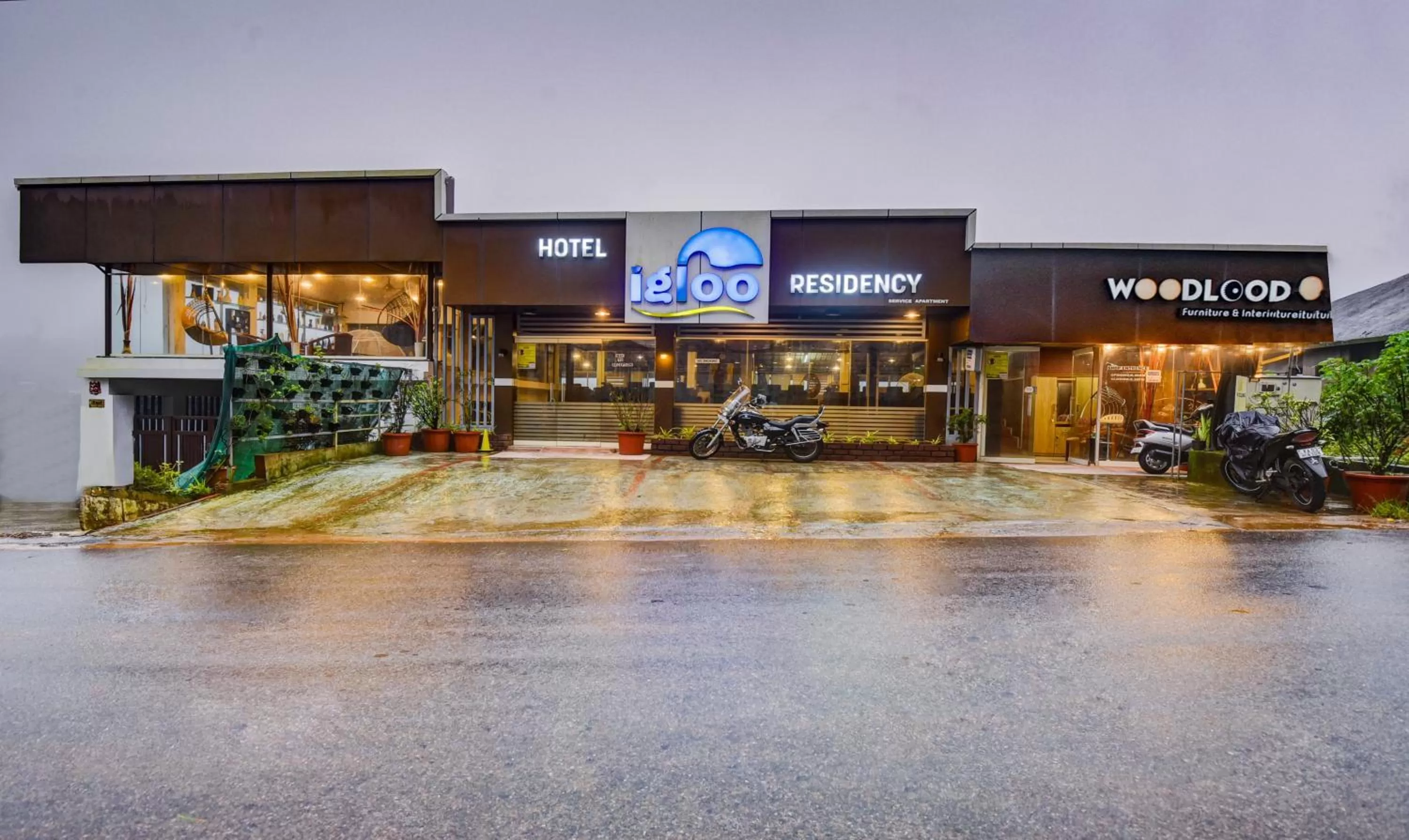 Property building in Itsy Hotels Igloo Residency, 400 Meters From Raja Seat Garden