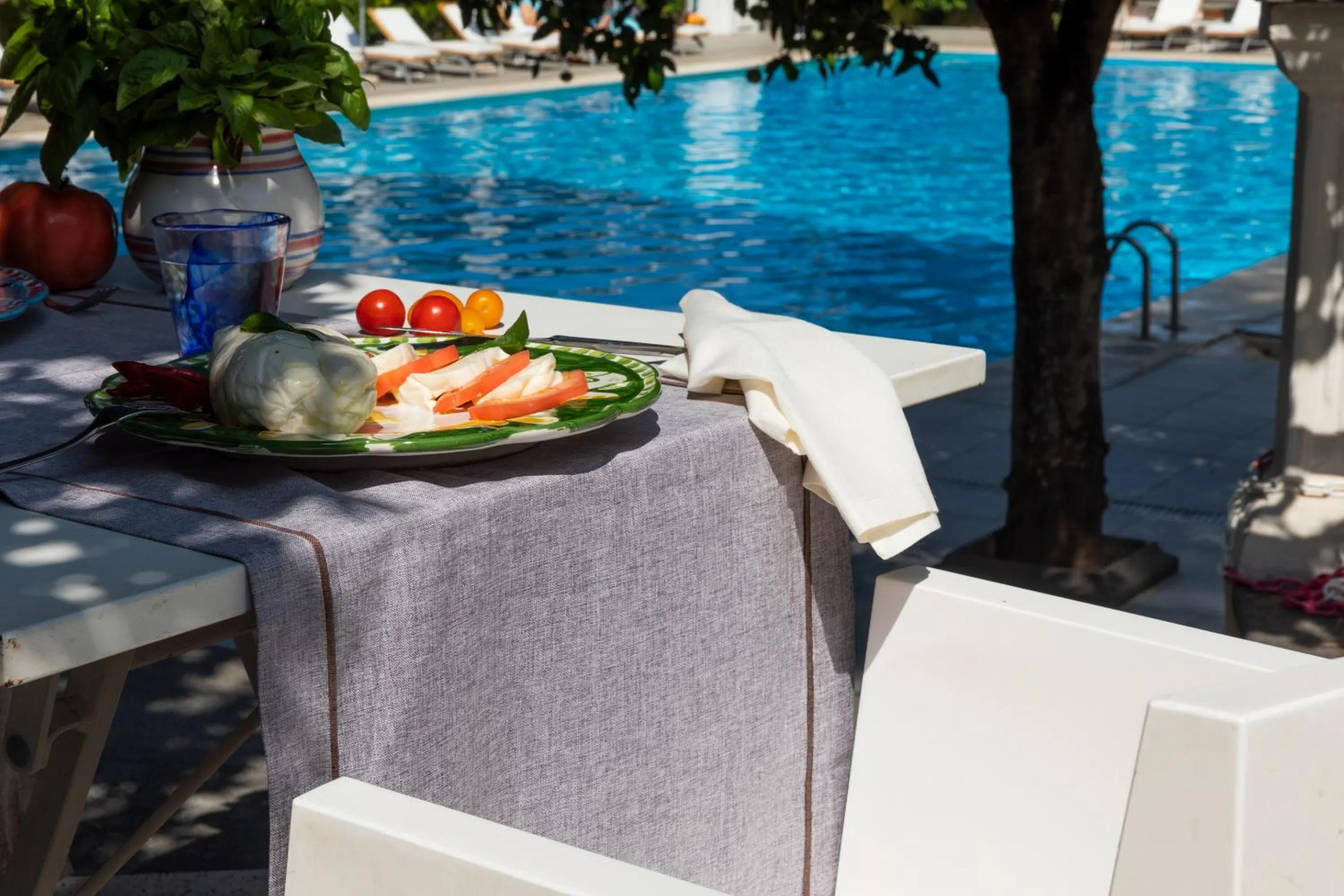 Restaurant/places to eat in Grand Hotel Cocumella