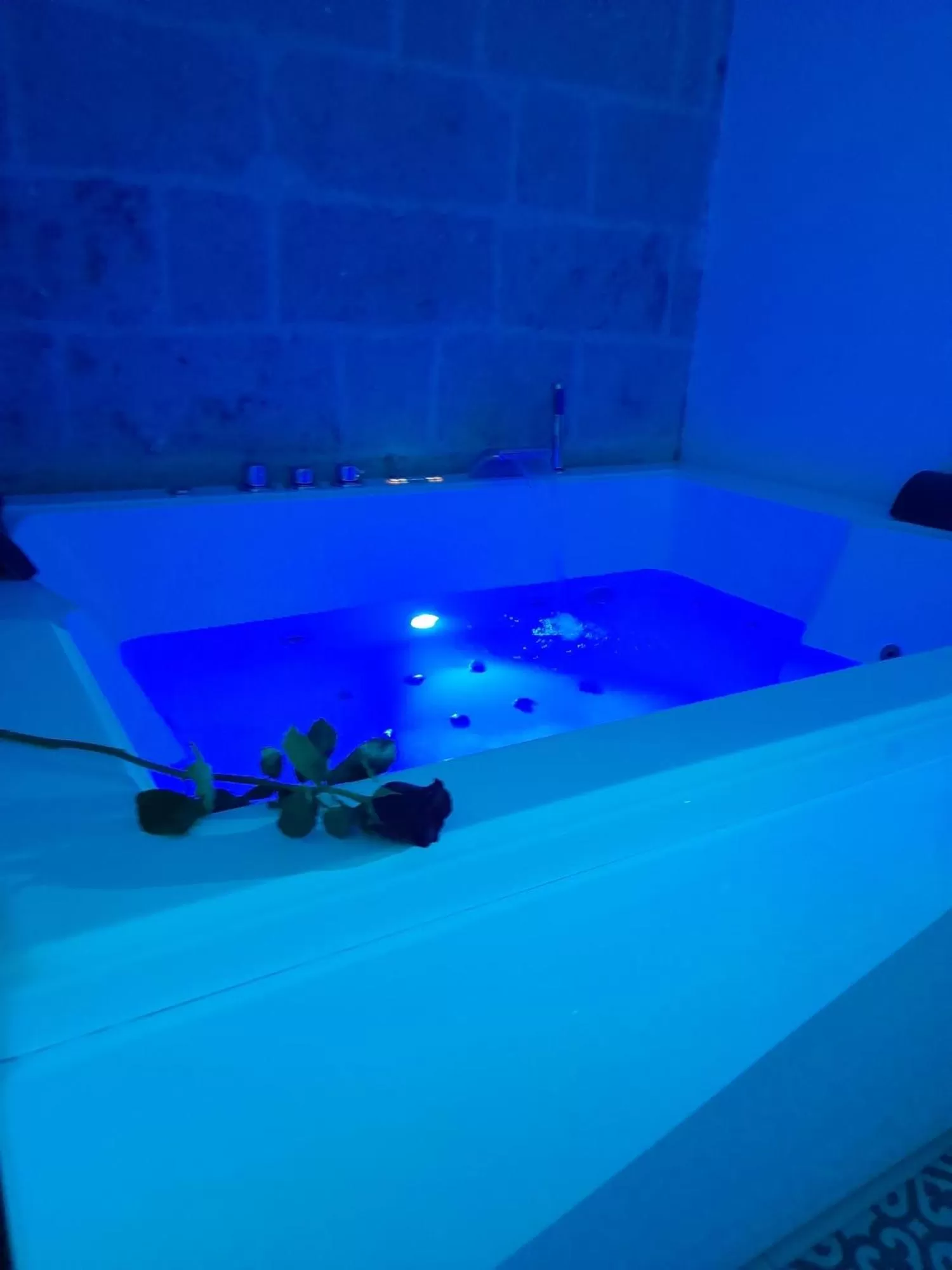 Hot Tub in Recinto antico Sweet Rooms