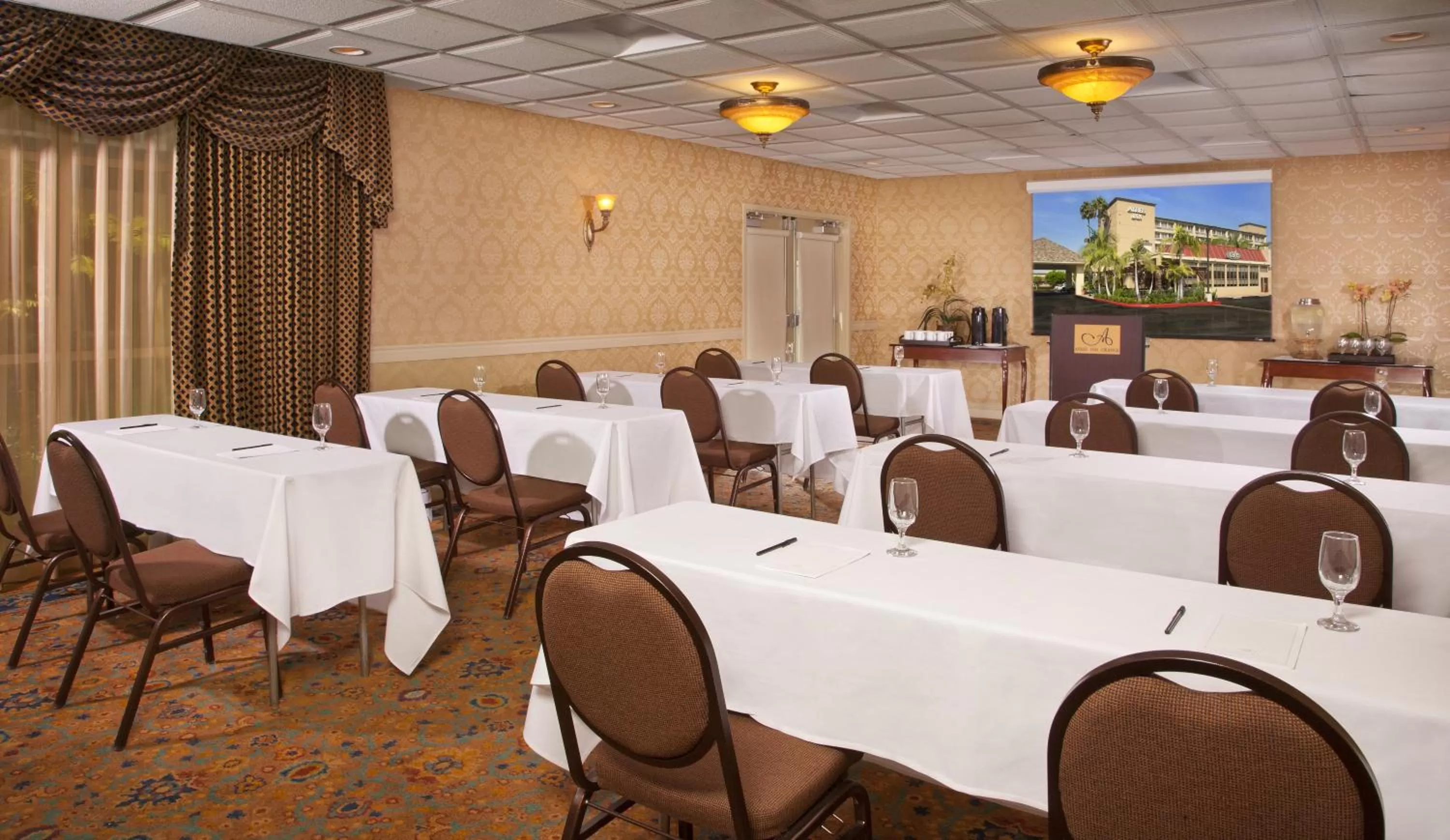 Banquet/Function facilities in ALO Hotel by Ayres, Orange