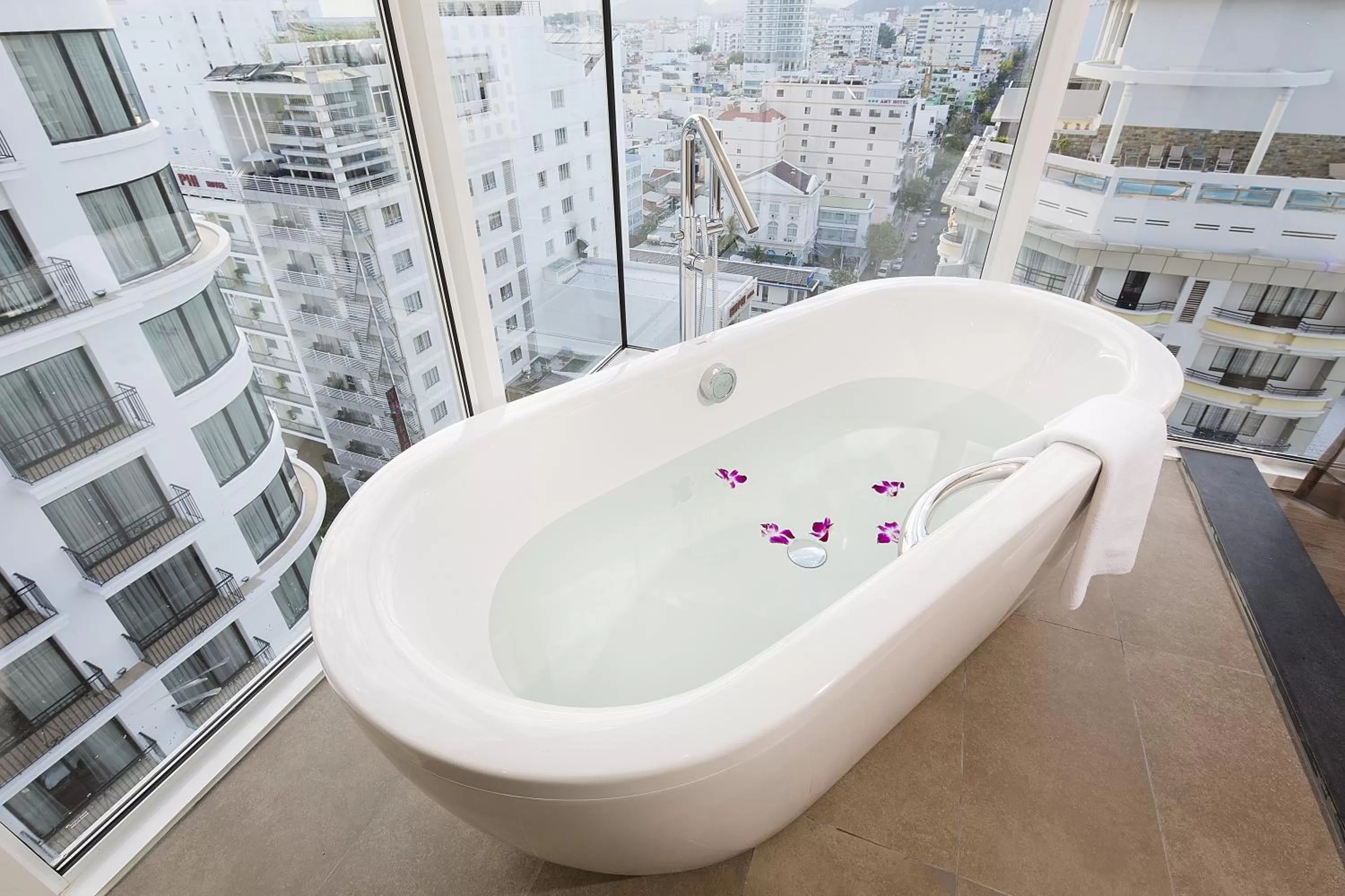 Hot Tub in Liberty Central Nha Trang Hotel