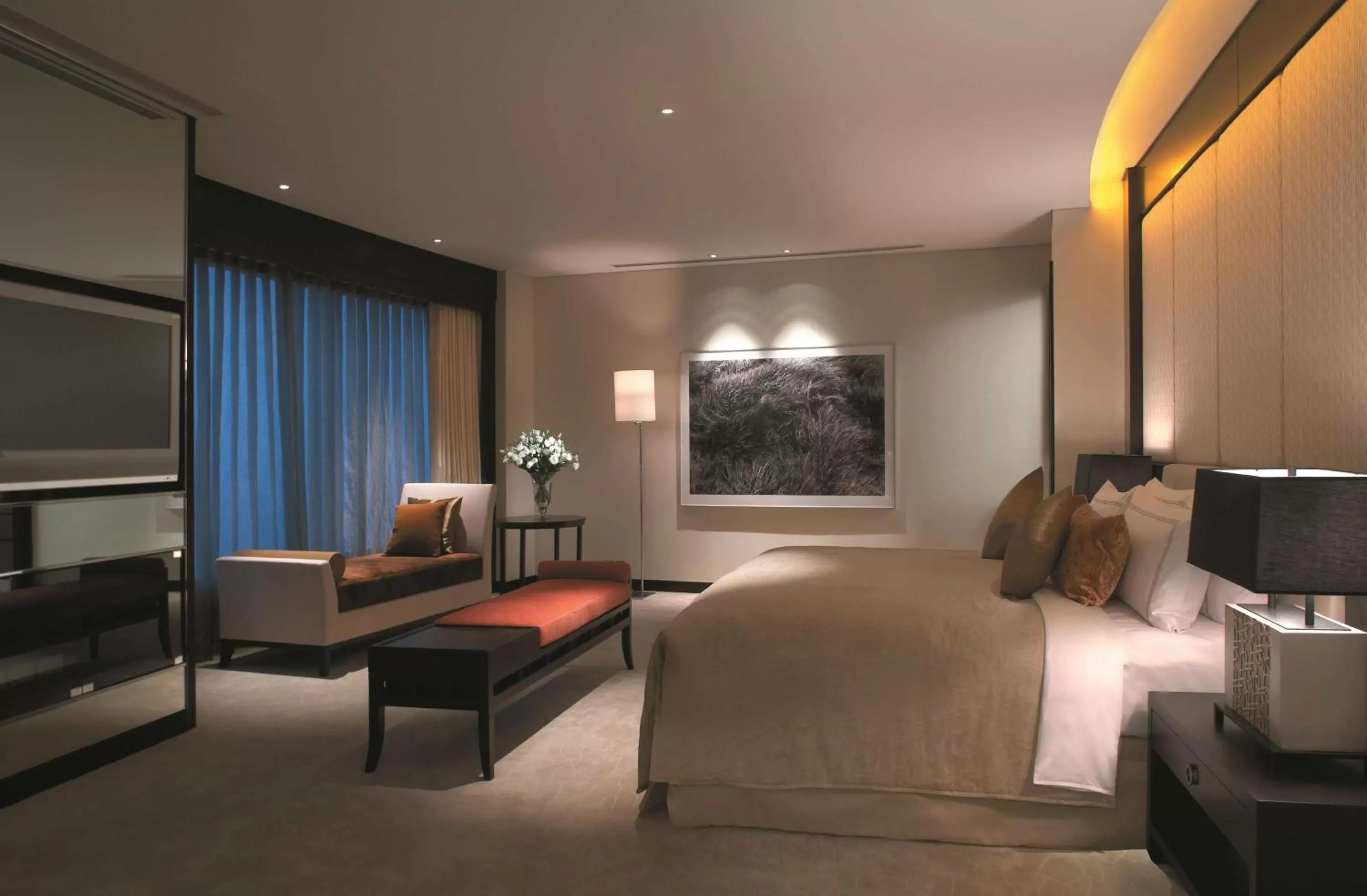 Photo of the whole room, Bed in Shangri-La Far Eastern Tainan