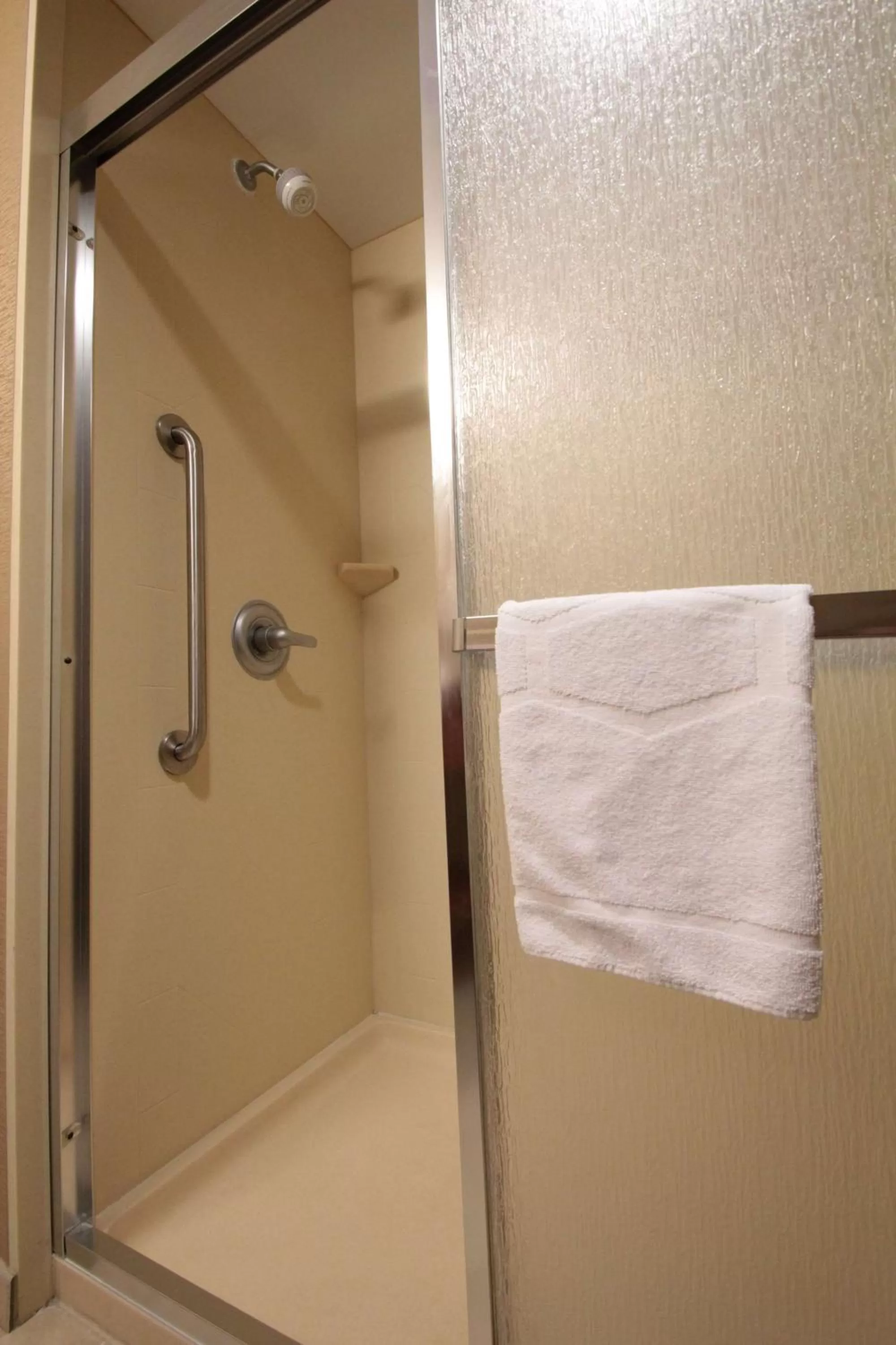 Bathroom in Hampton Inn Hampton-Newport News