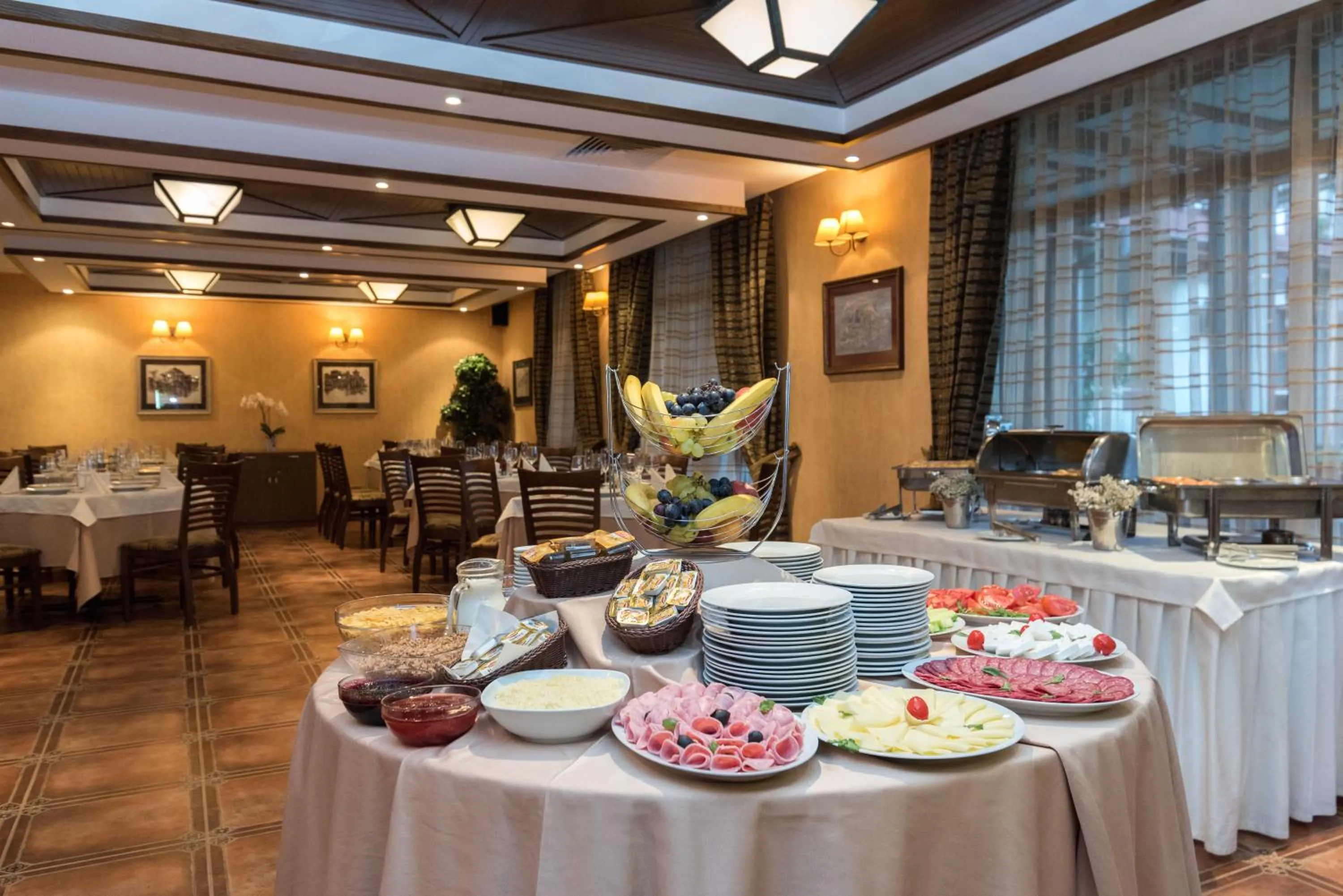 Restaurant/places to eat in Evelina Palace Hotel
