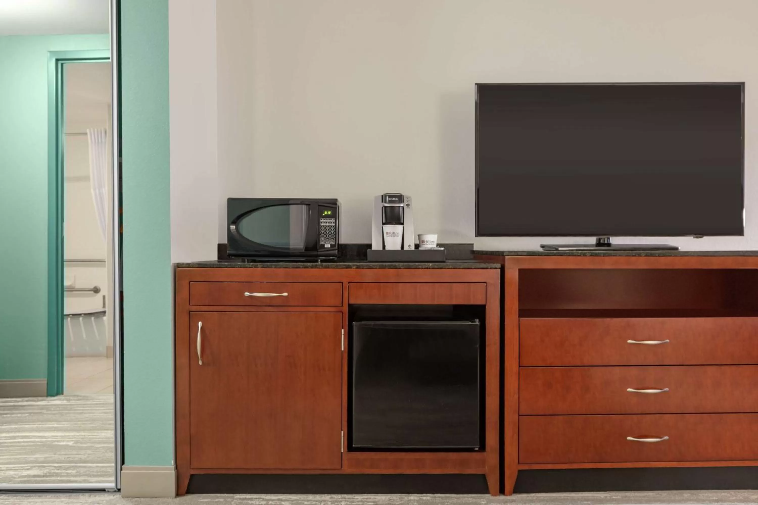 Photo of the whole room in Hilton Garden Inn Troy