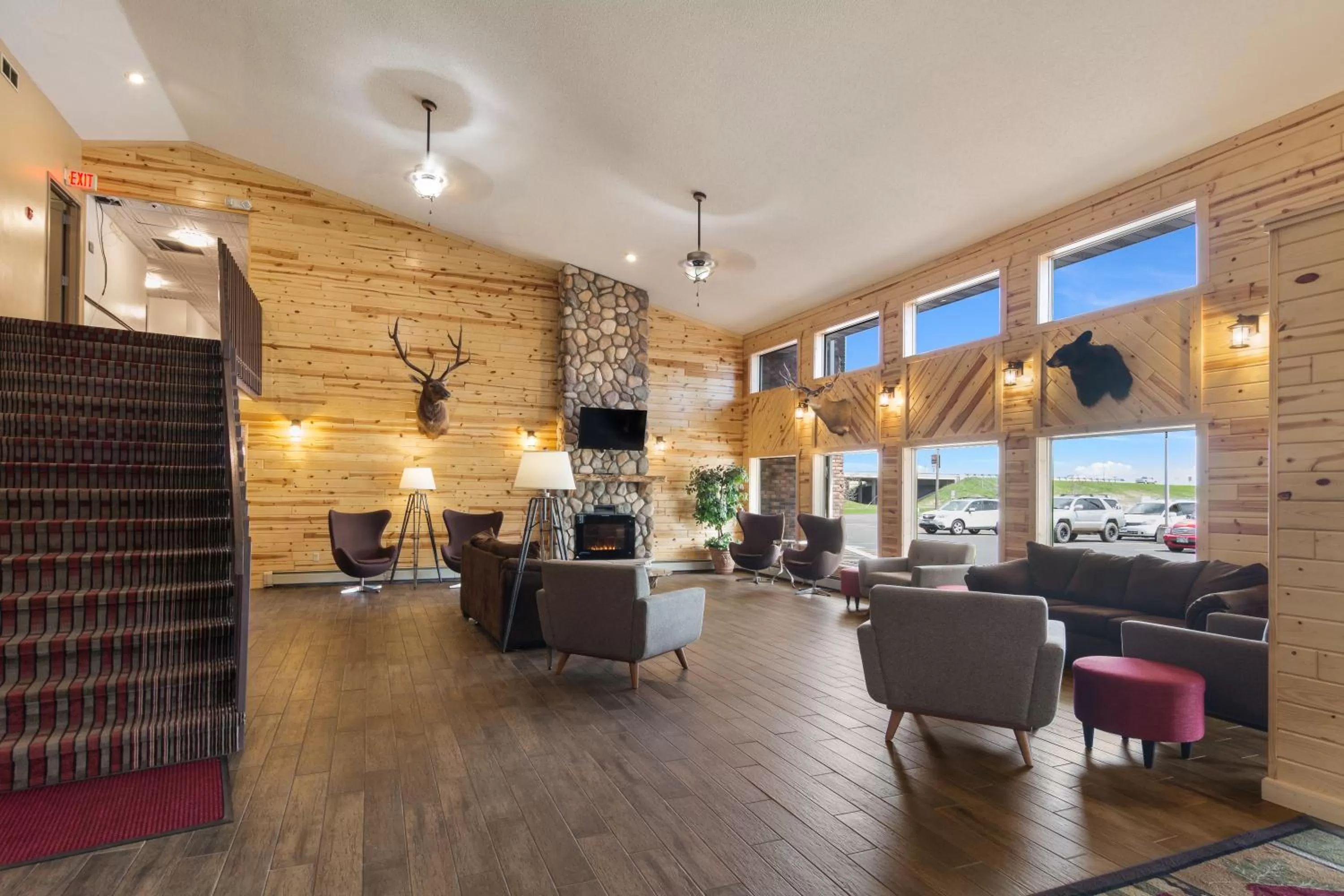 Lobby or reception in Boarders Inn & Suites by Cobblestone Hotels - Superior/Duluth