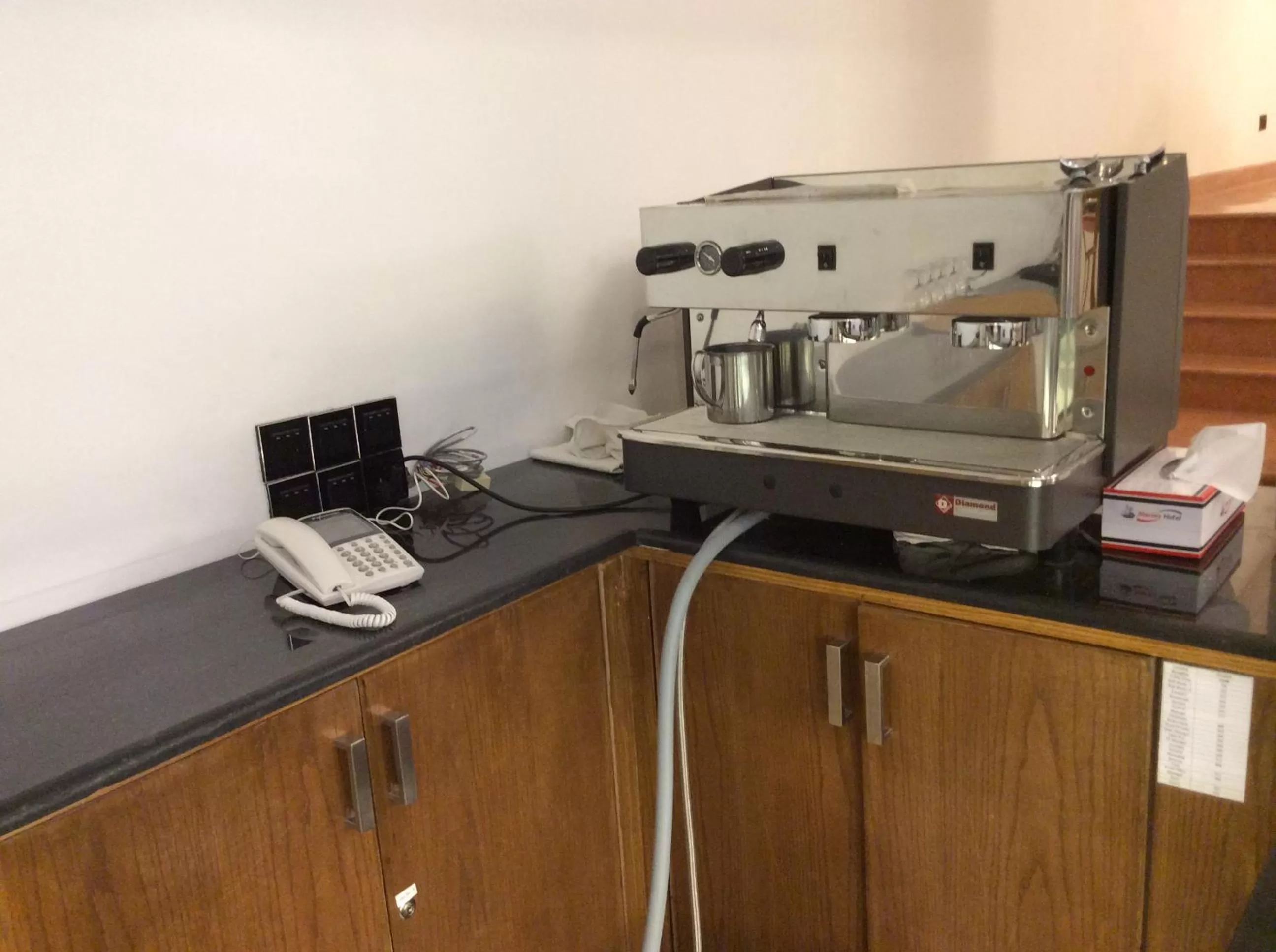 Coffee/tea facilities in Marino Royal Hotel