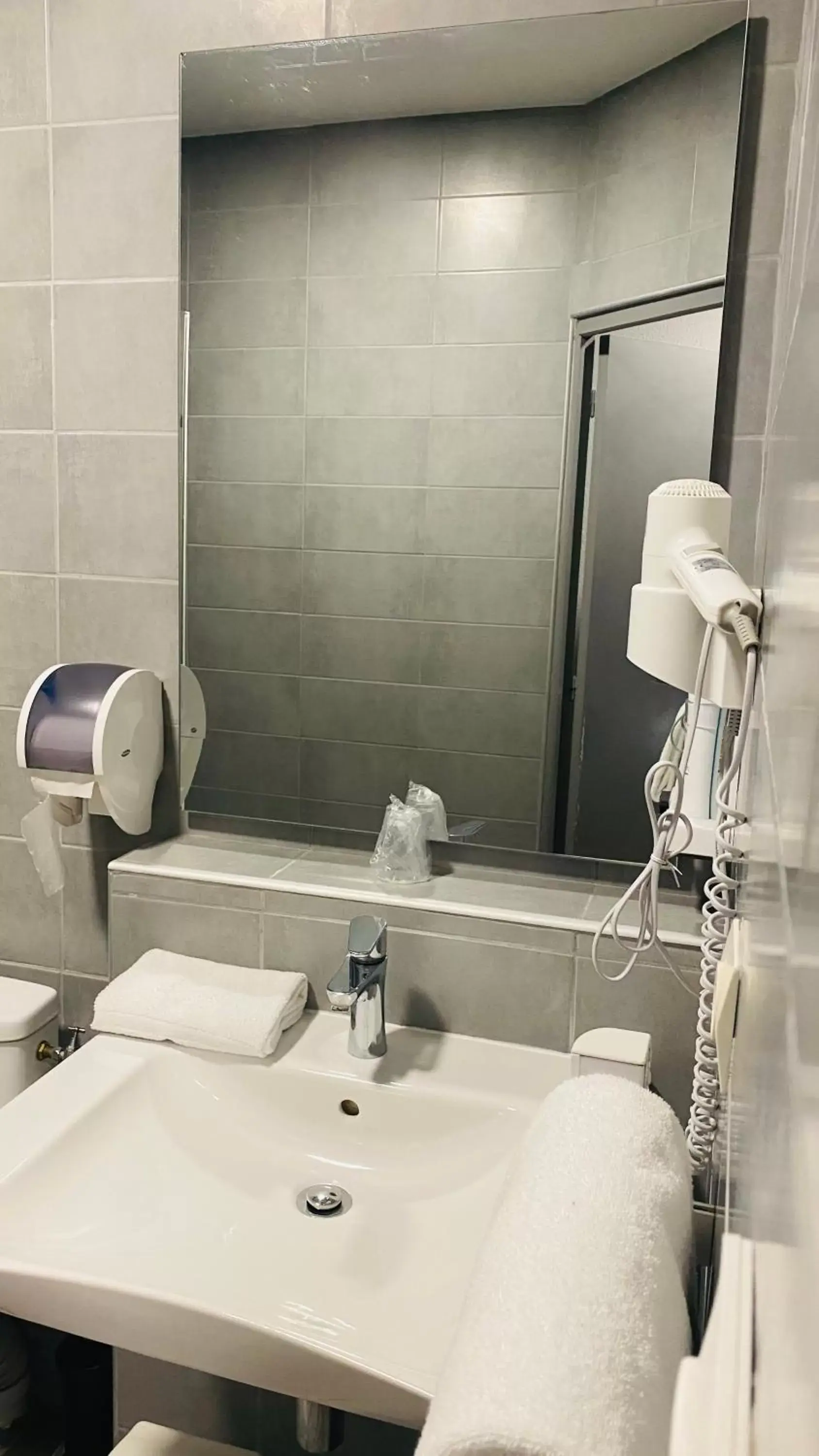 Family Room in Hotel Martinez Grenay Family Room in Hotel Martinez Grenay