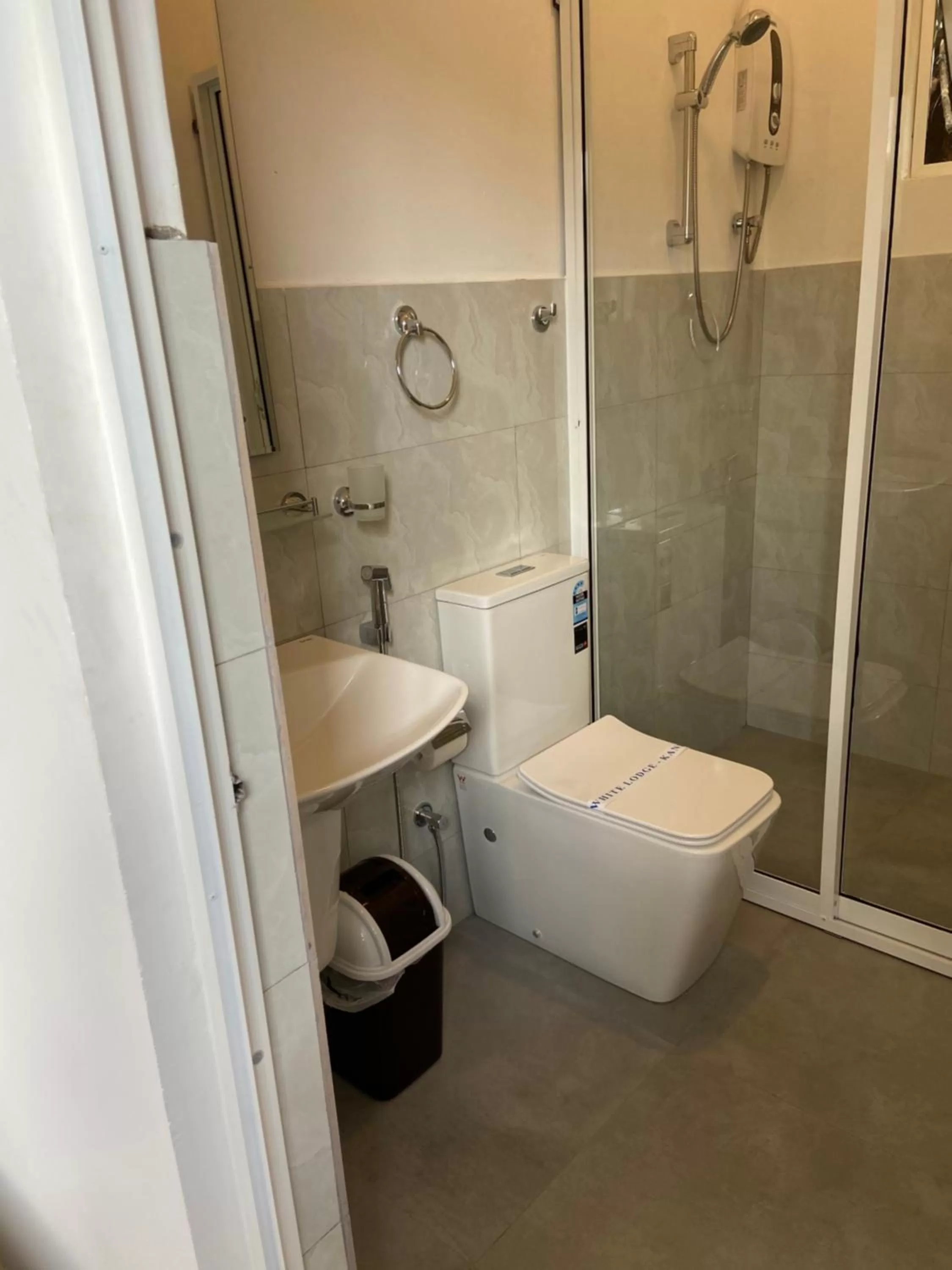 Bathroom in White Lodge