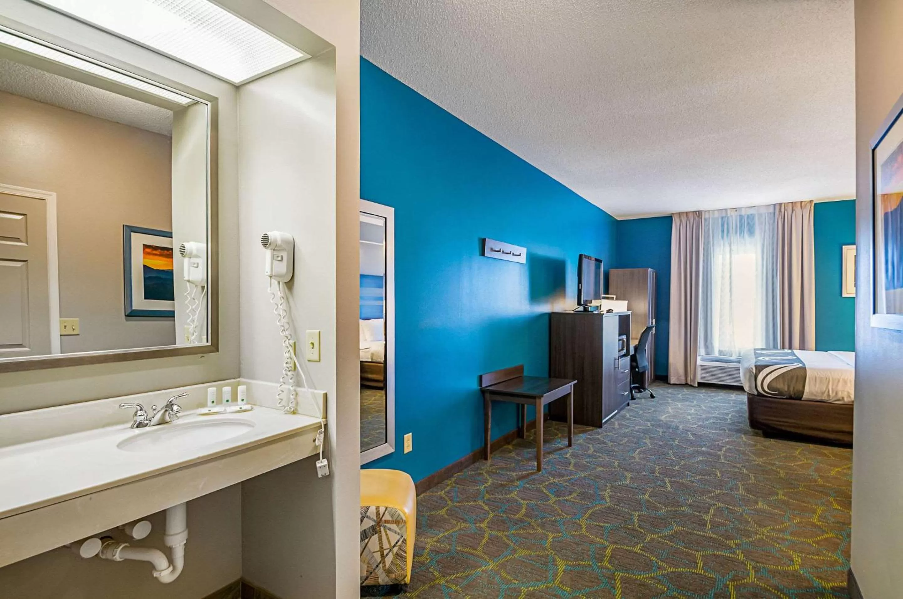 Photo of the whole room, Bed in Quality Inn Harrisonburg I-81