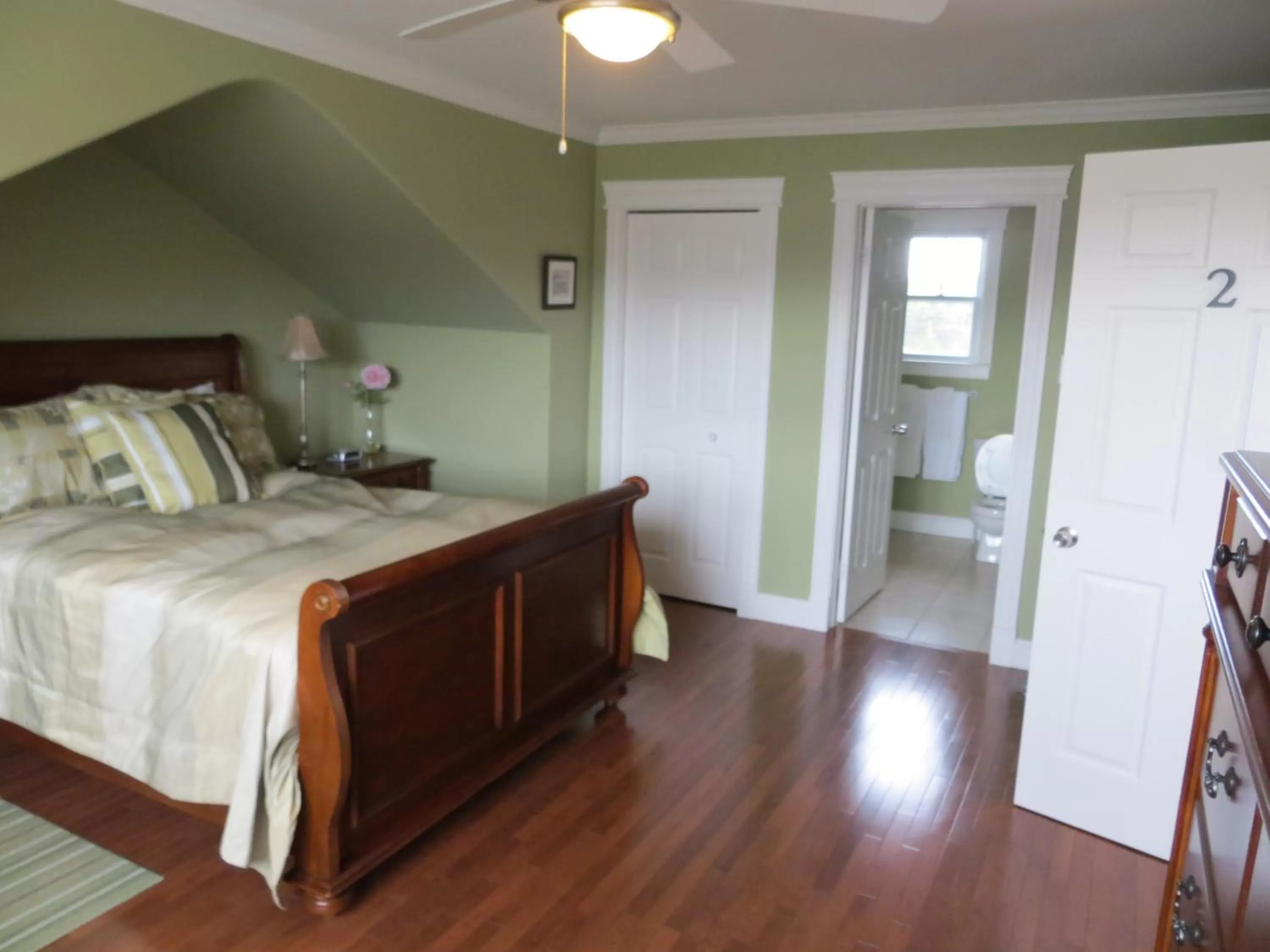 Bed in Lancaster Inn B&B