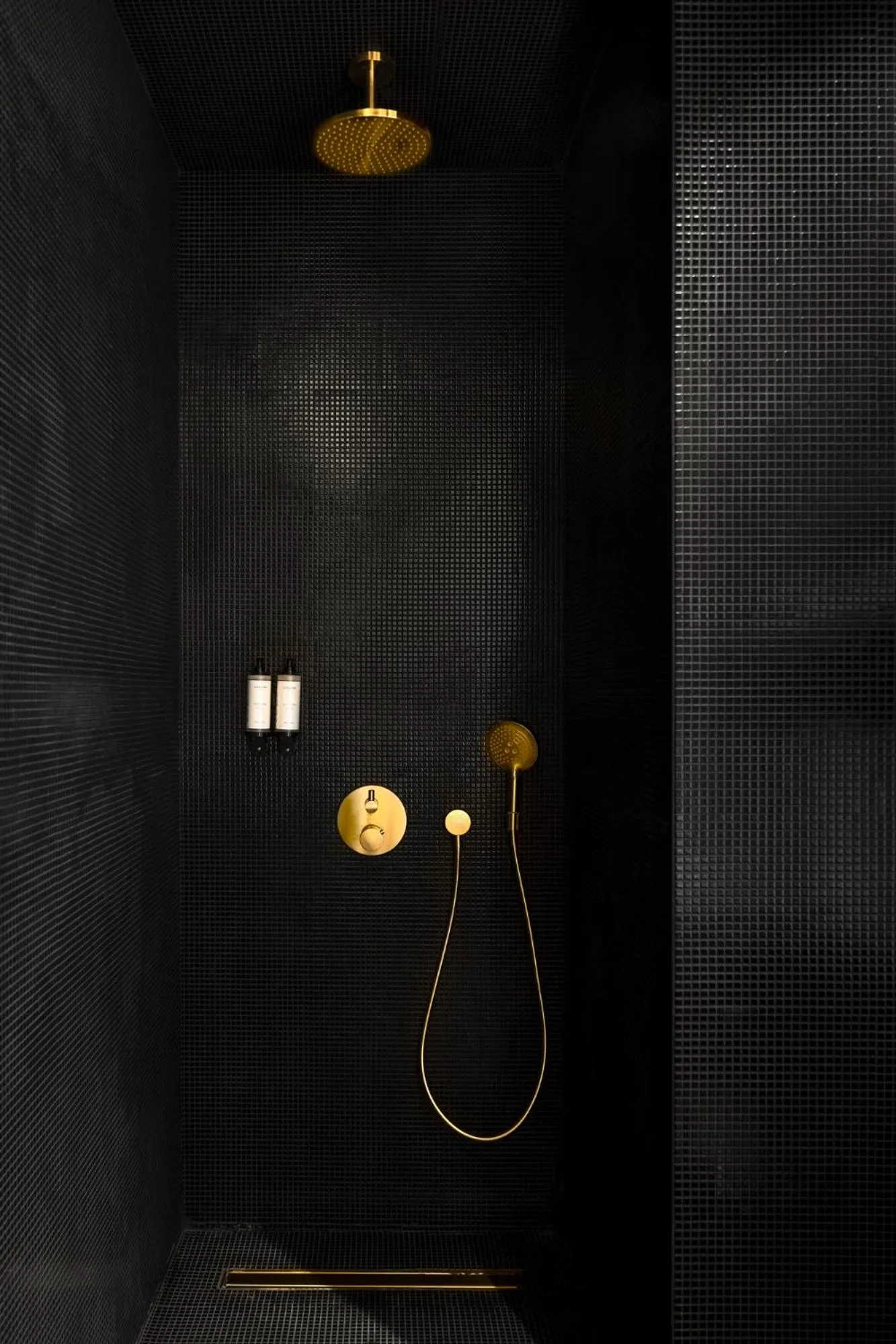 Shower in Dandy Hotel & Kitchen