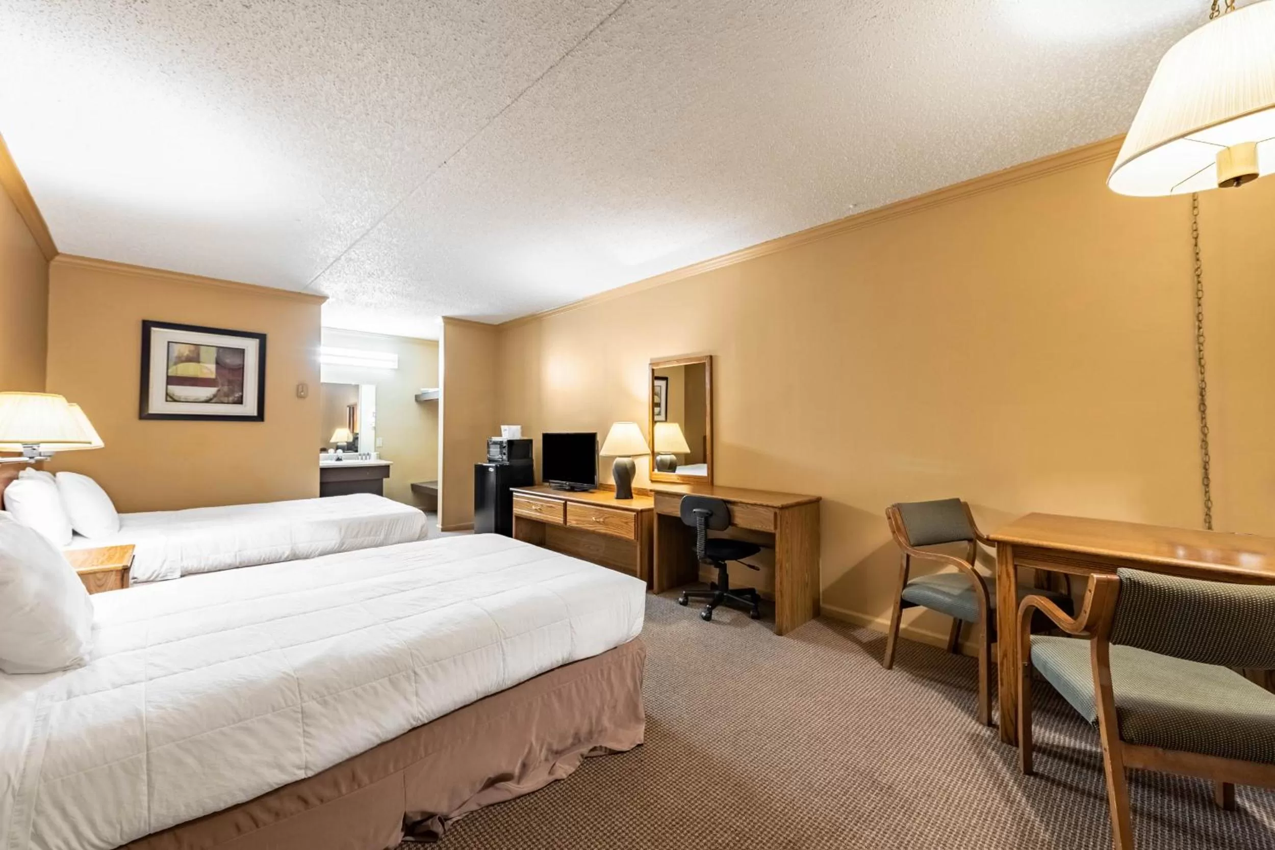 TV and multimedia, Bed in Americas Best Value Inn St. Marys