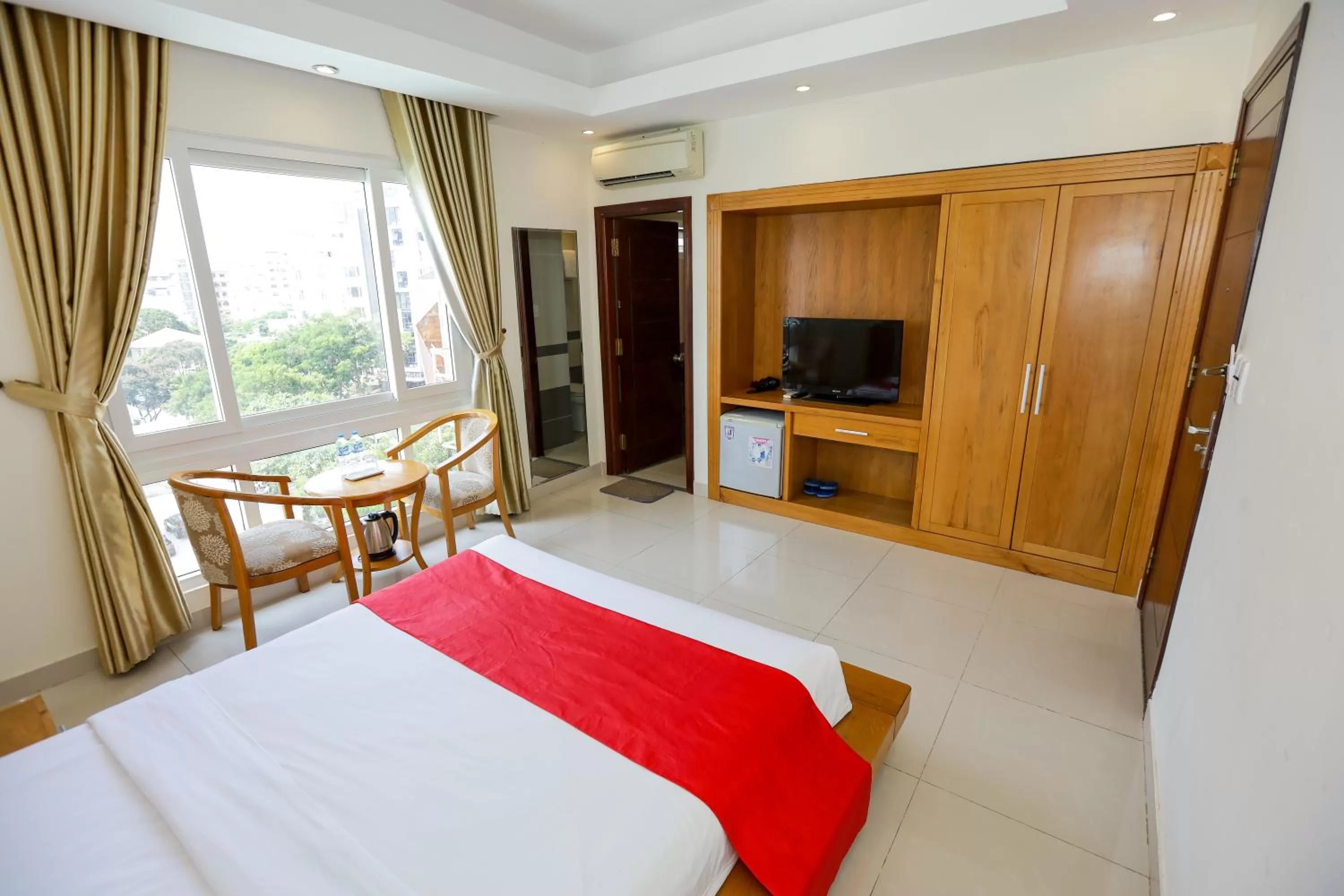 Photo of the whole room in CAROLINE SEA HOTEL