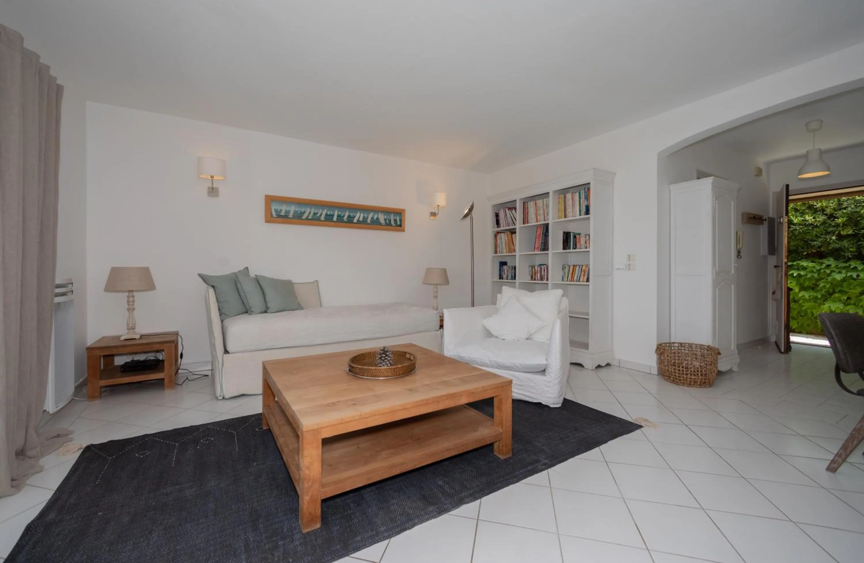 Living room, Bed in Hôtel Font Mourier