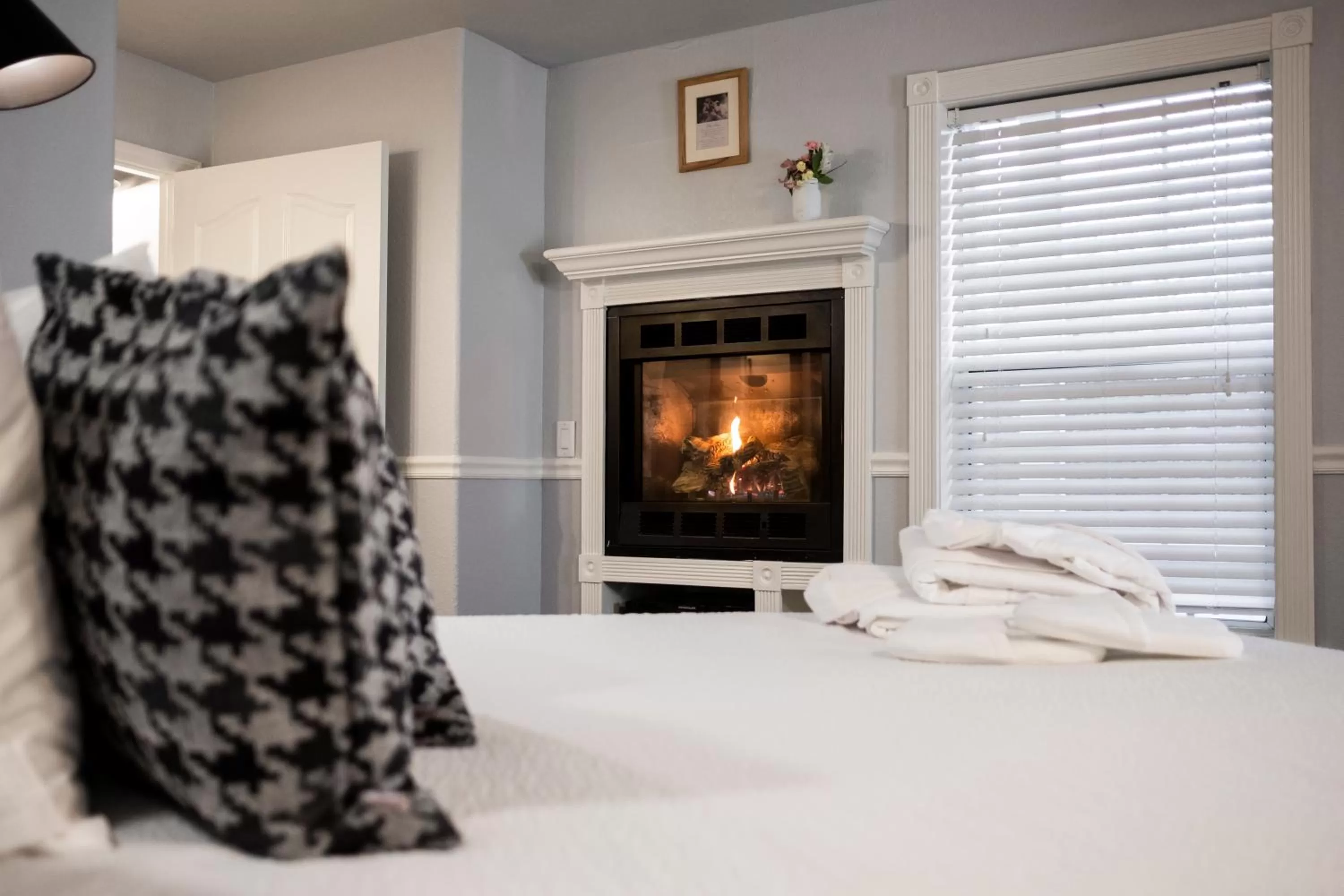 Decorative detail in Hounds Tooth Inn