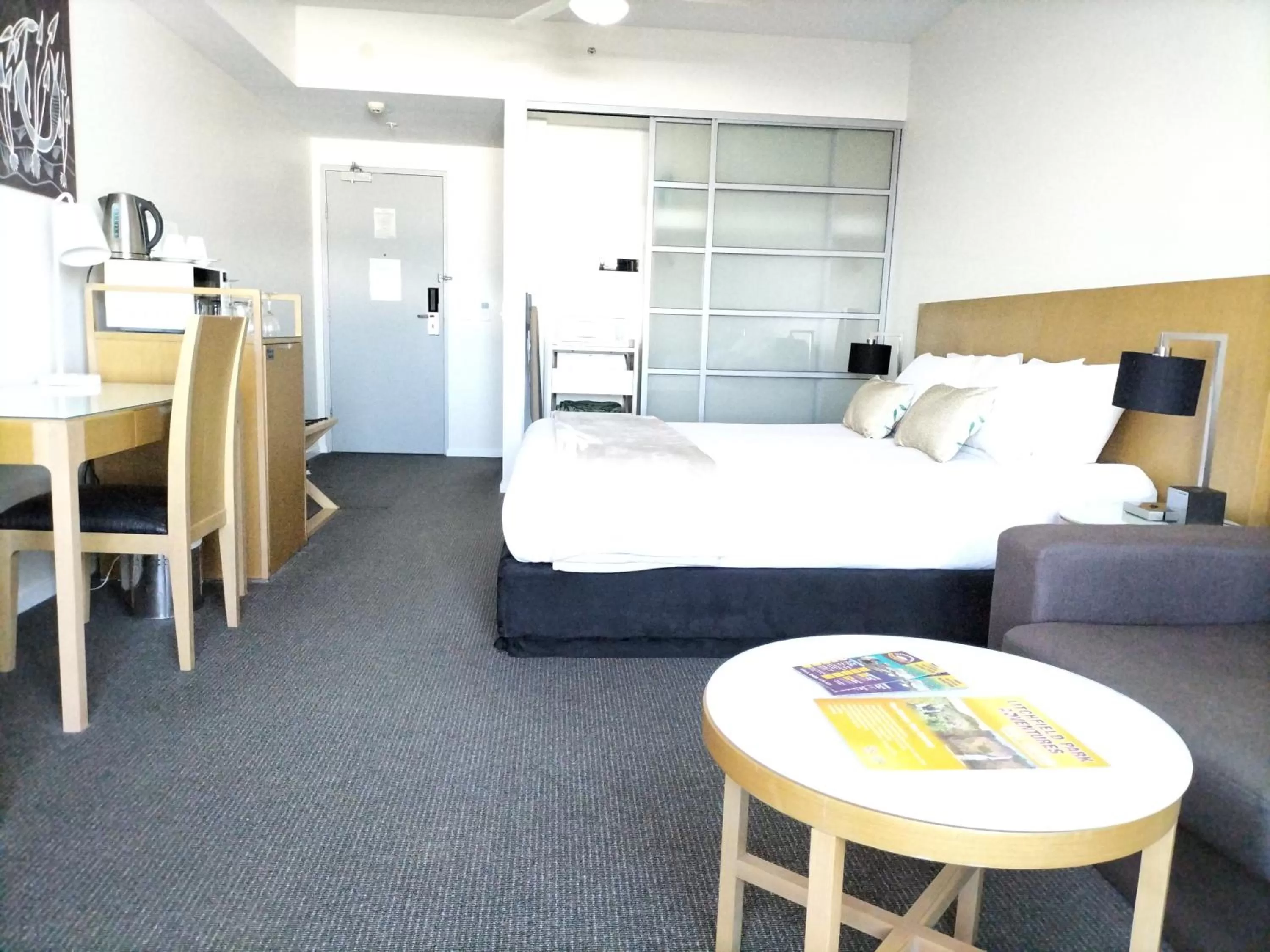 Photo of the whole room, Bed in Darwin Harbour Suites