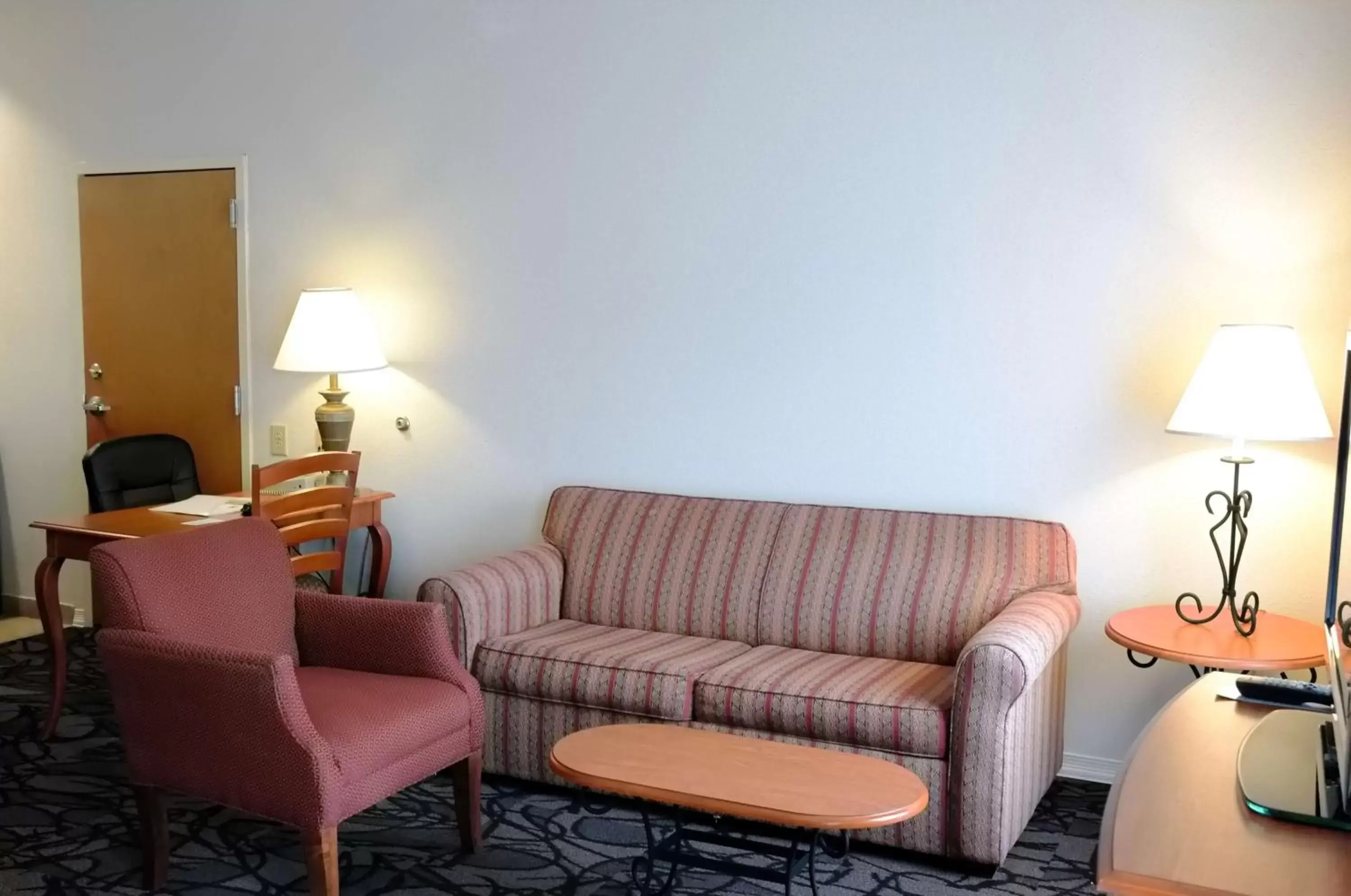 King Room with Bath Tub - Disability/Hearing Access in Hampton Inn & Suites Birmingham-Pelham - I-65 King Room with Bath Tub - Disability/Hearing Access in Hampton Inn & Suites Birmingham-Pelham - I-65