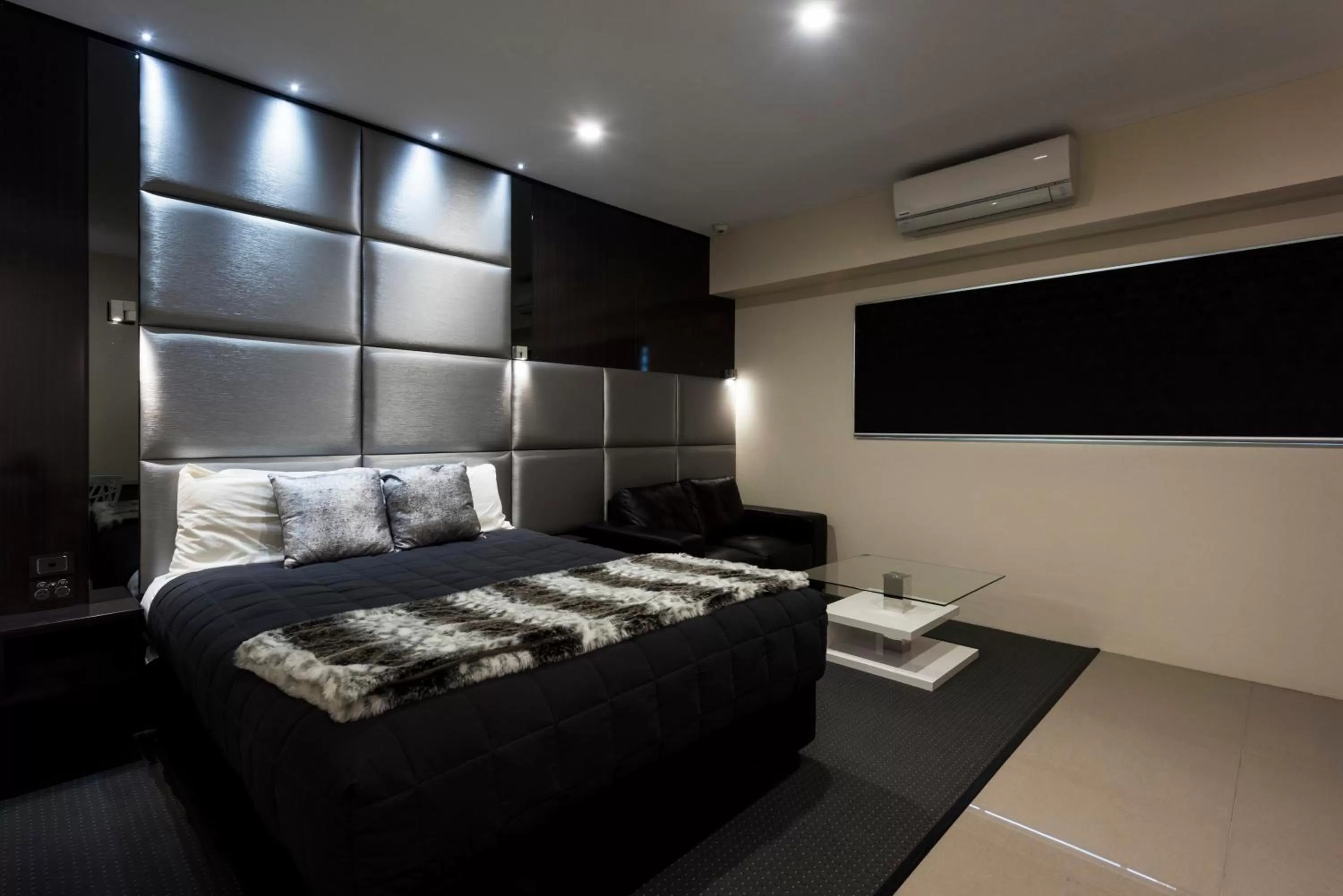 Bed in Abbey Motor Inn