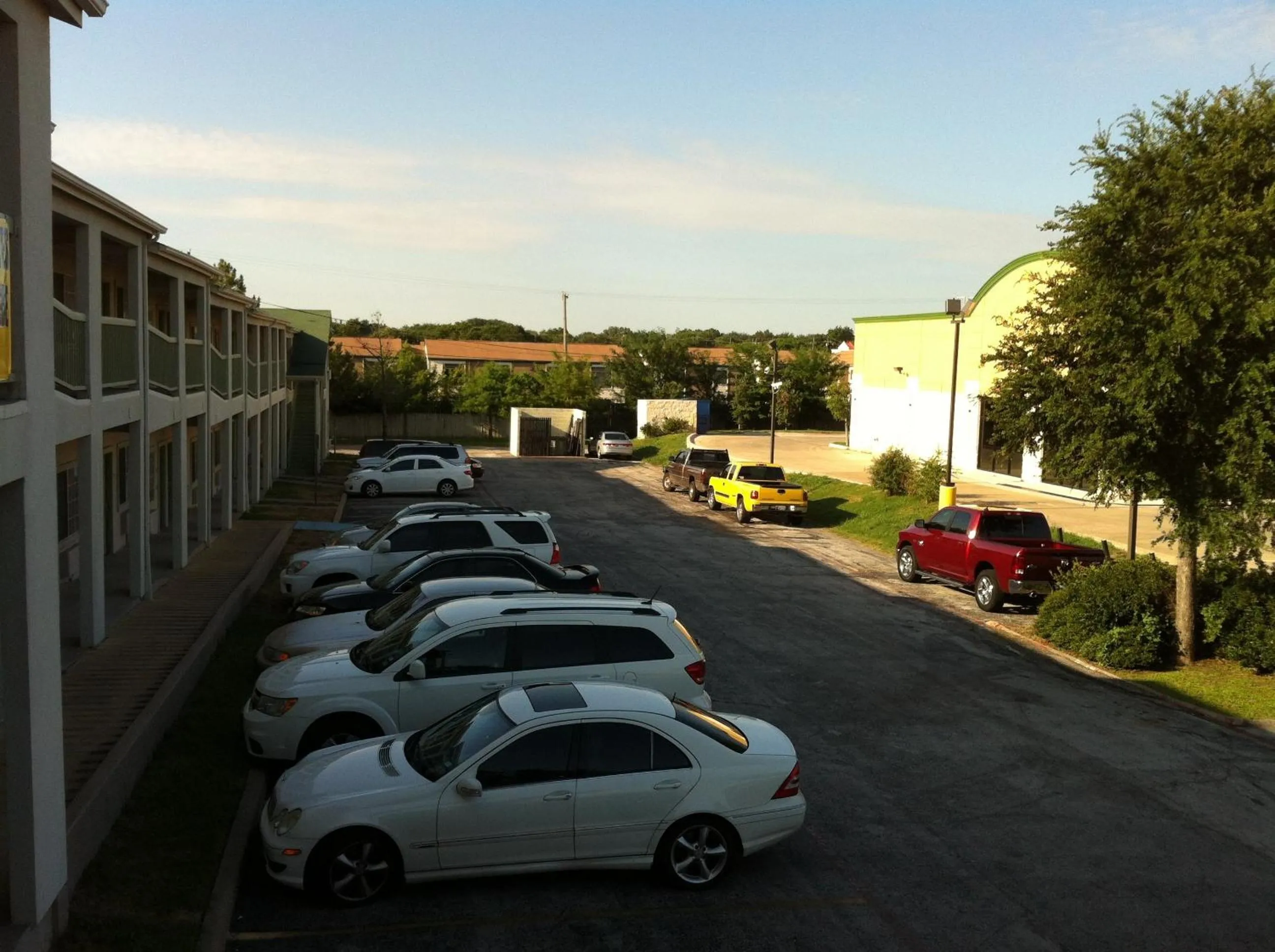 Day in Americas Best Value Inn Arlington