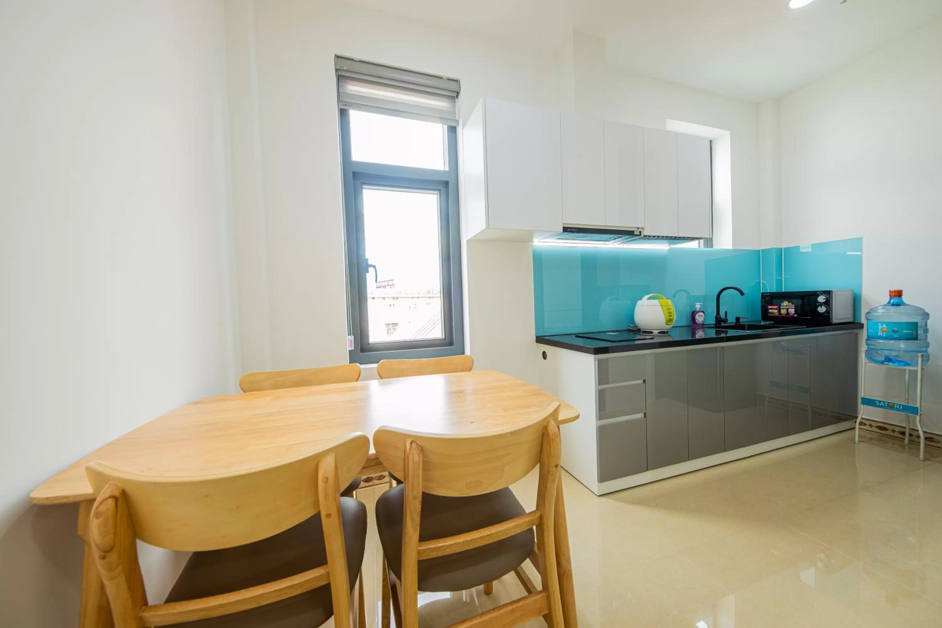 Coffee/tea facilities, Kitchen/Kitchenette in Chanh Huy Apartments & Hotel