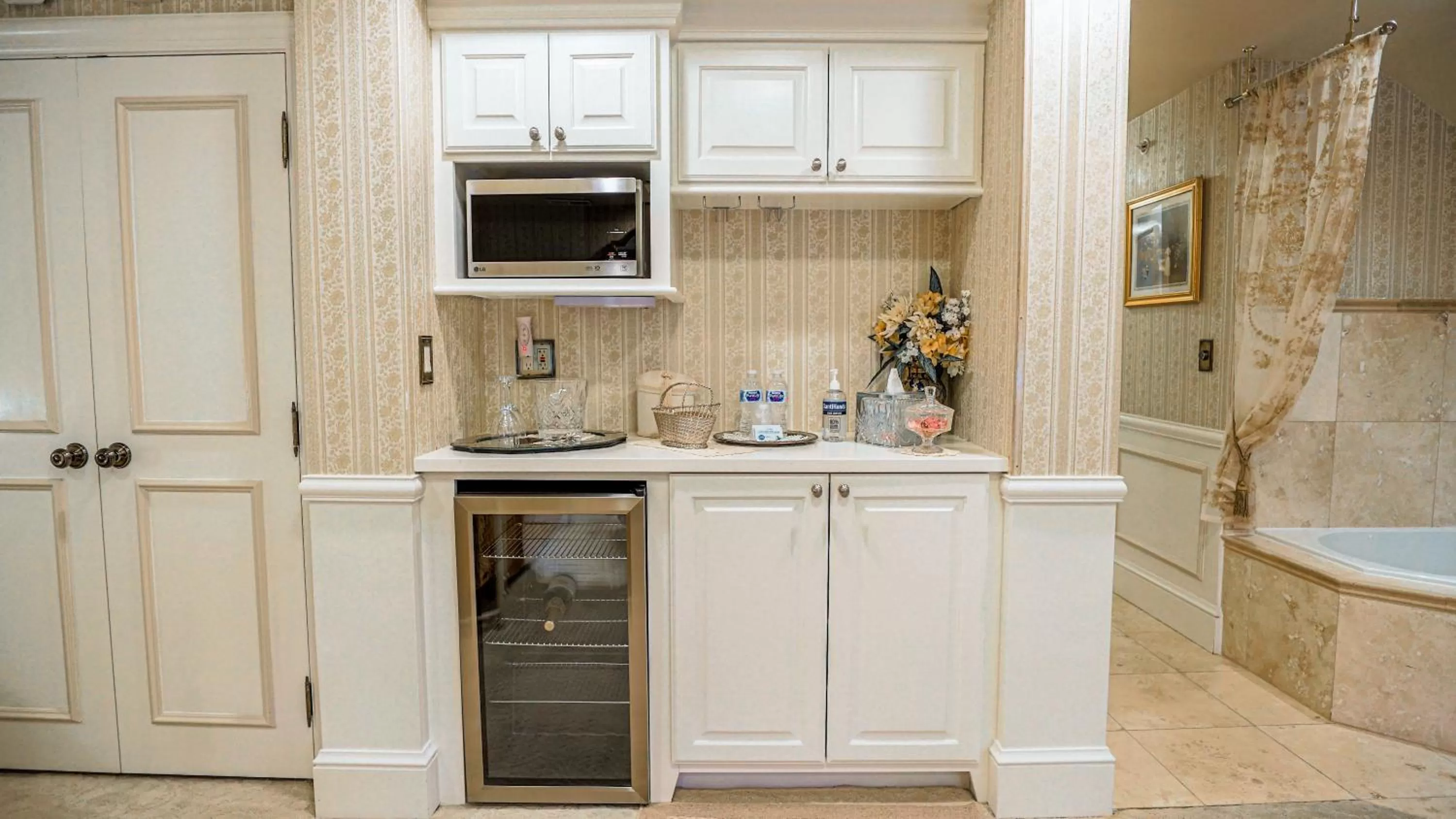 Kitchen or kitchenette in Heber Senator Bed and Breakfast