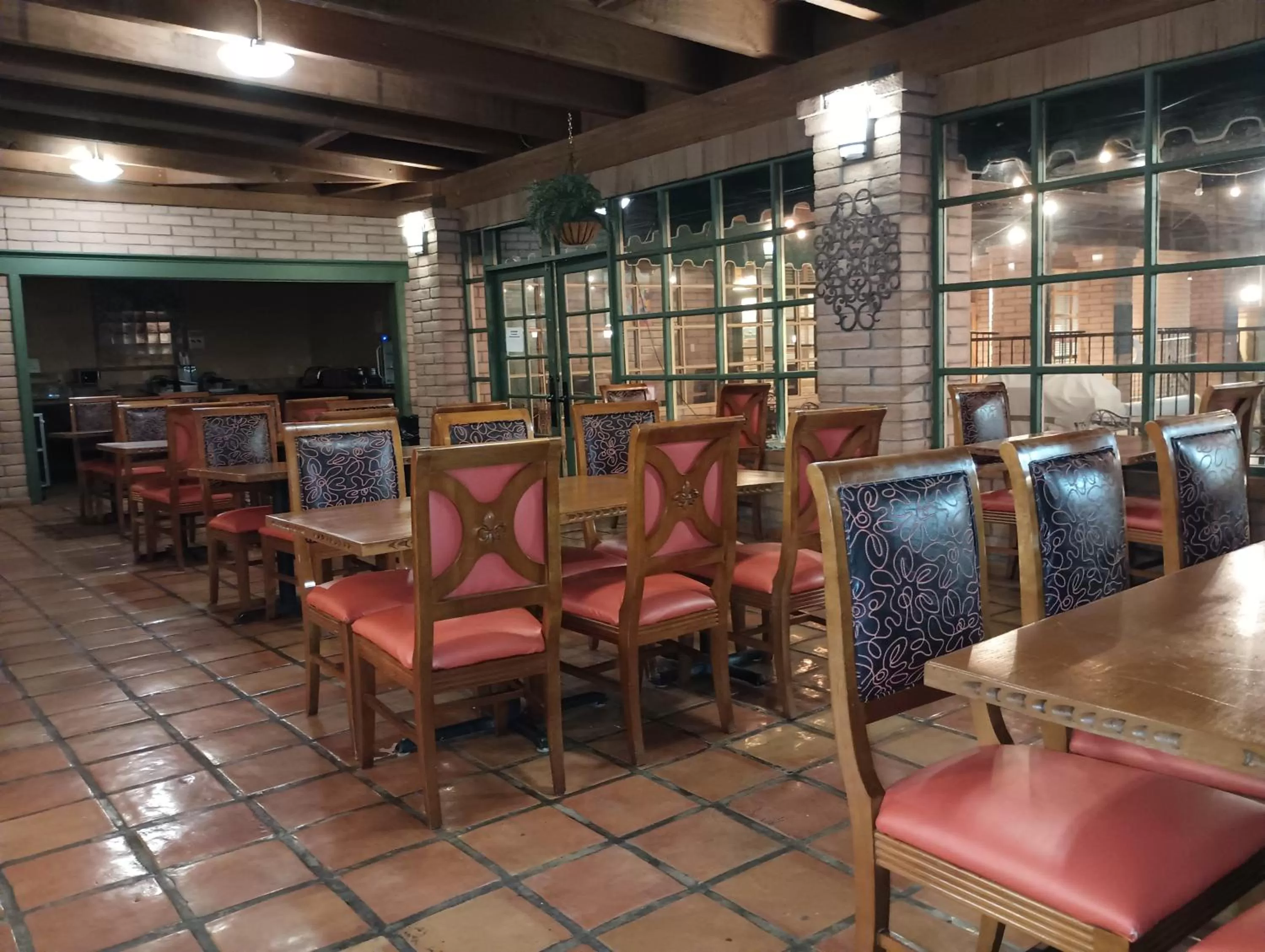 Restaurant/Places to Eat in Sierra Suites Boutique Hotel