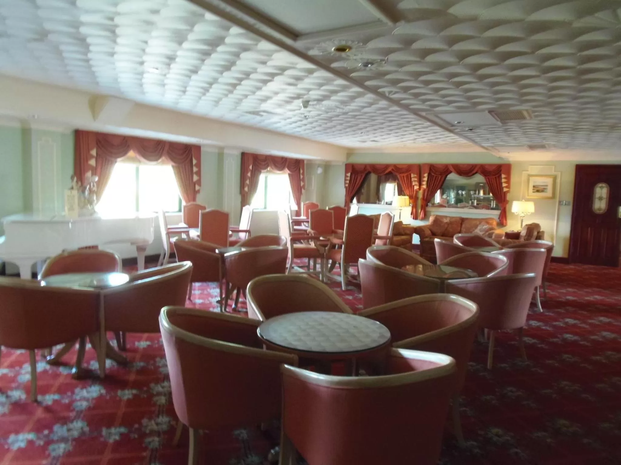 Lounge or bar in Lakeside International Hotel