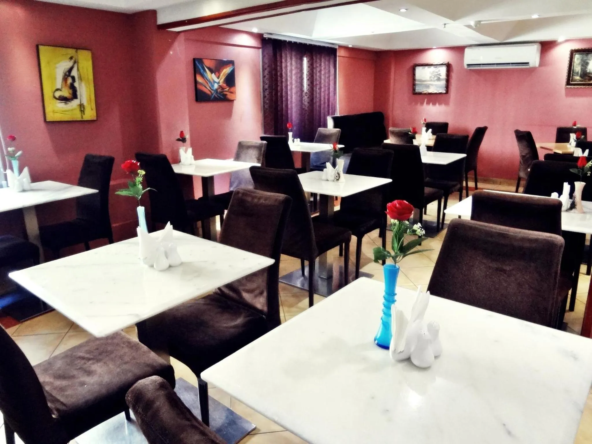 Restaurant/places to eat in Grand Nova Hotel