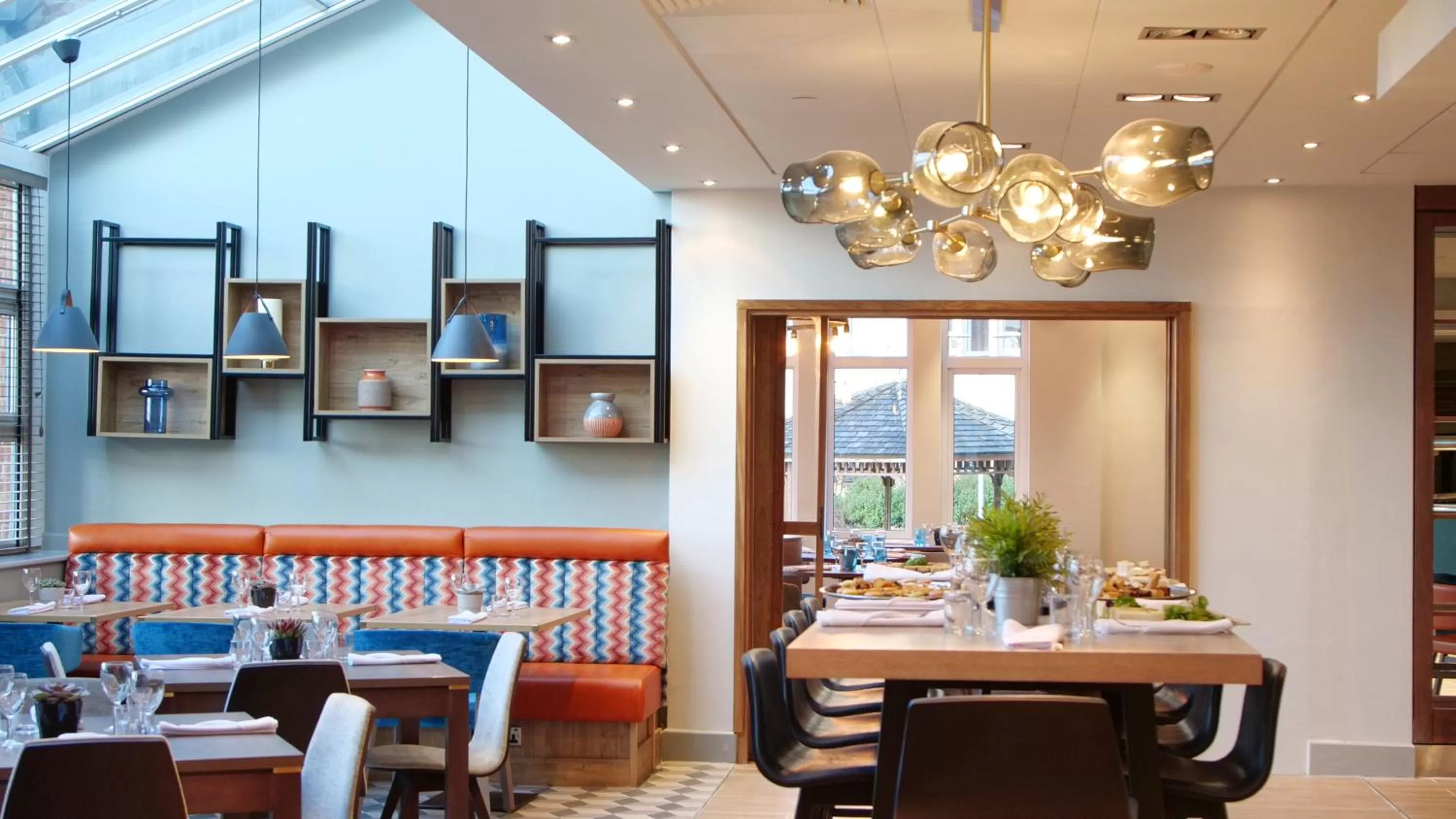 Restaurant/places to eat in Wychwood Park Hotel and Golf Club