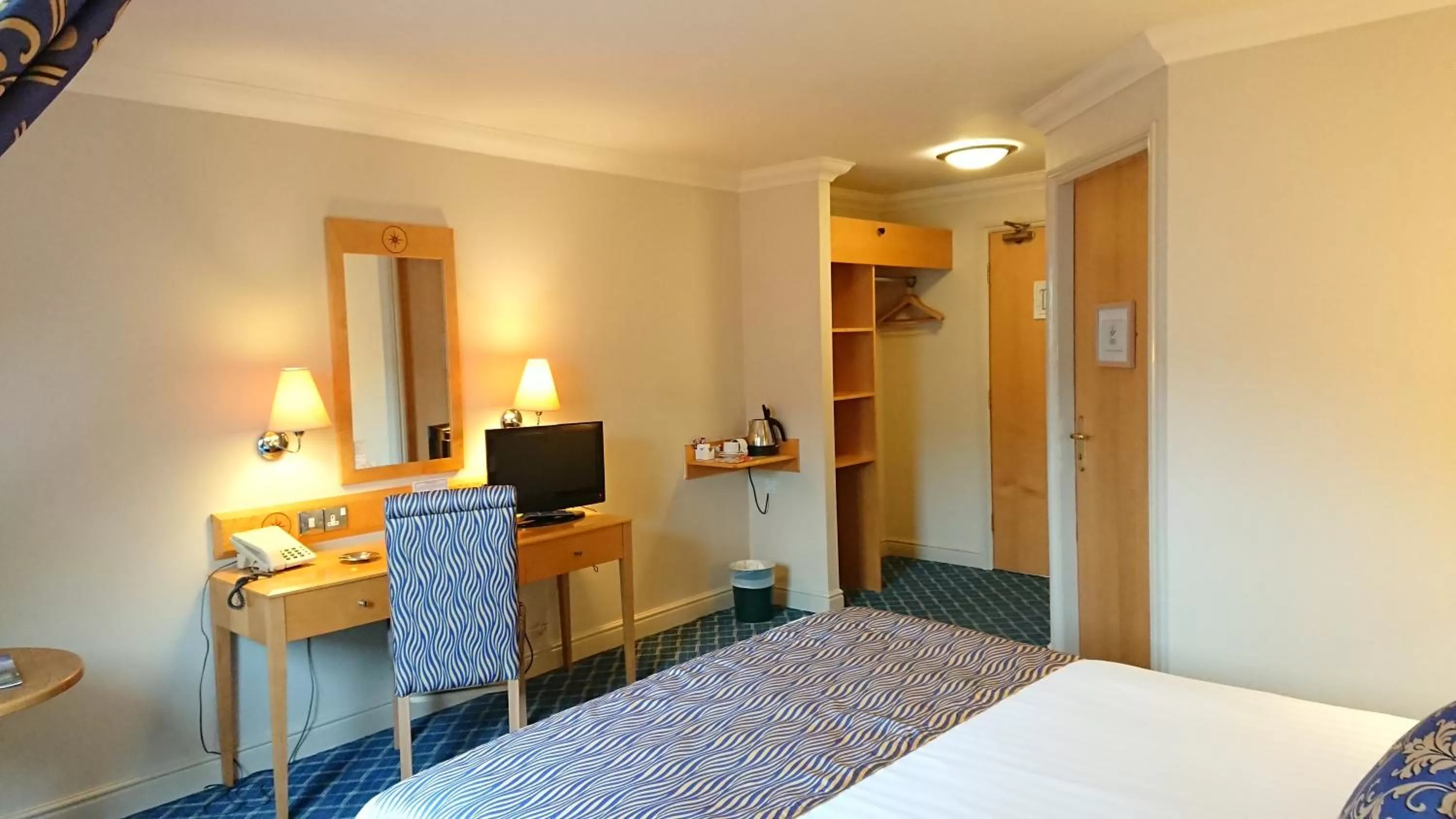 Standard Double  Room - Smoking  in The Queens Hotel