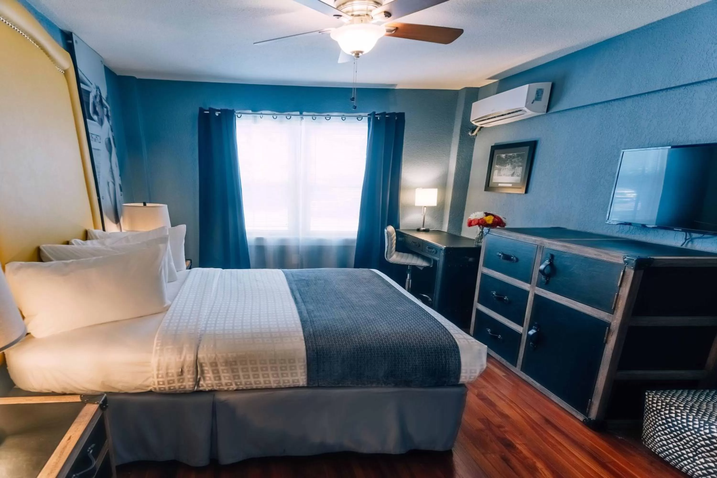 Bed in Hollander Hotel - Downtown St. Petersburg