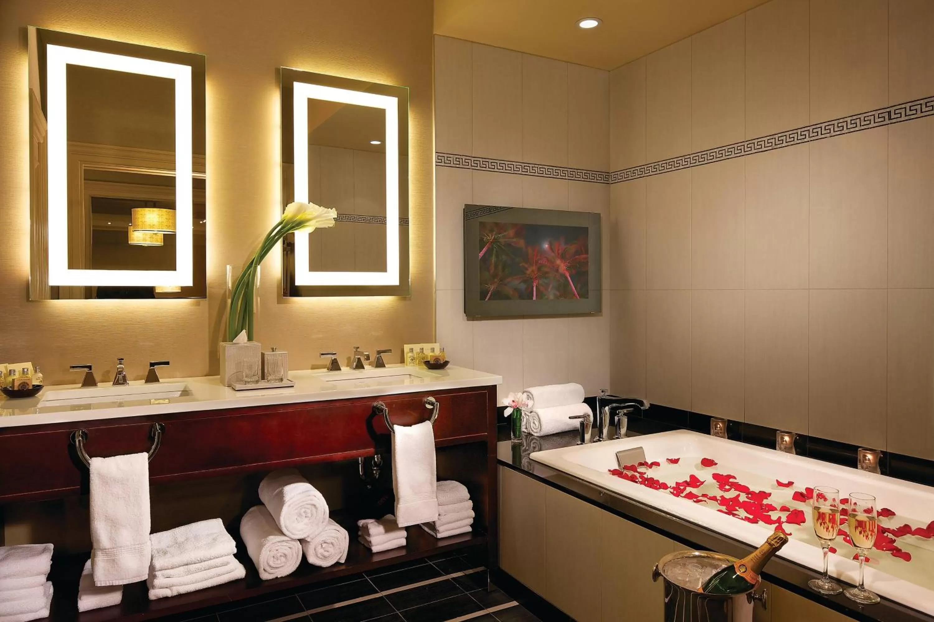 Bathroom in The Algonquin Hotel Times Square, Autograph Collection