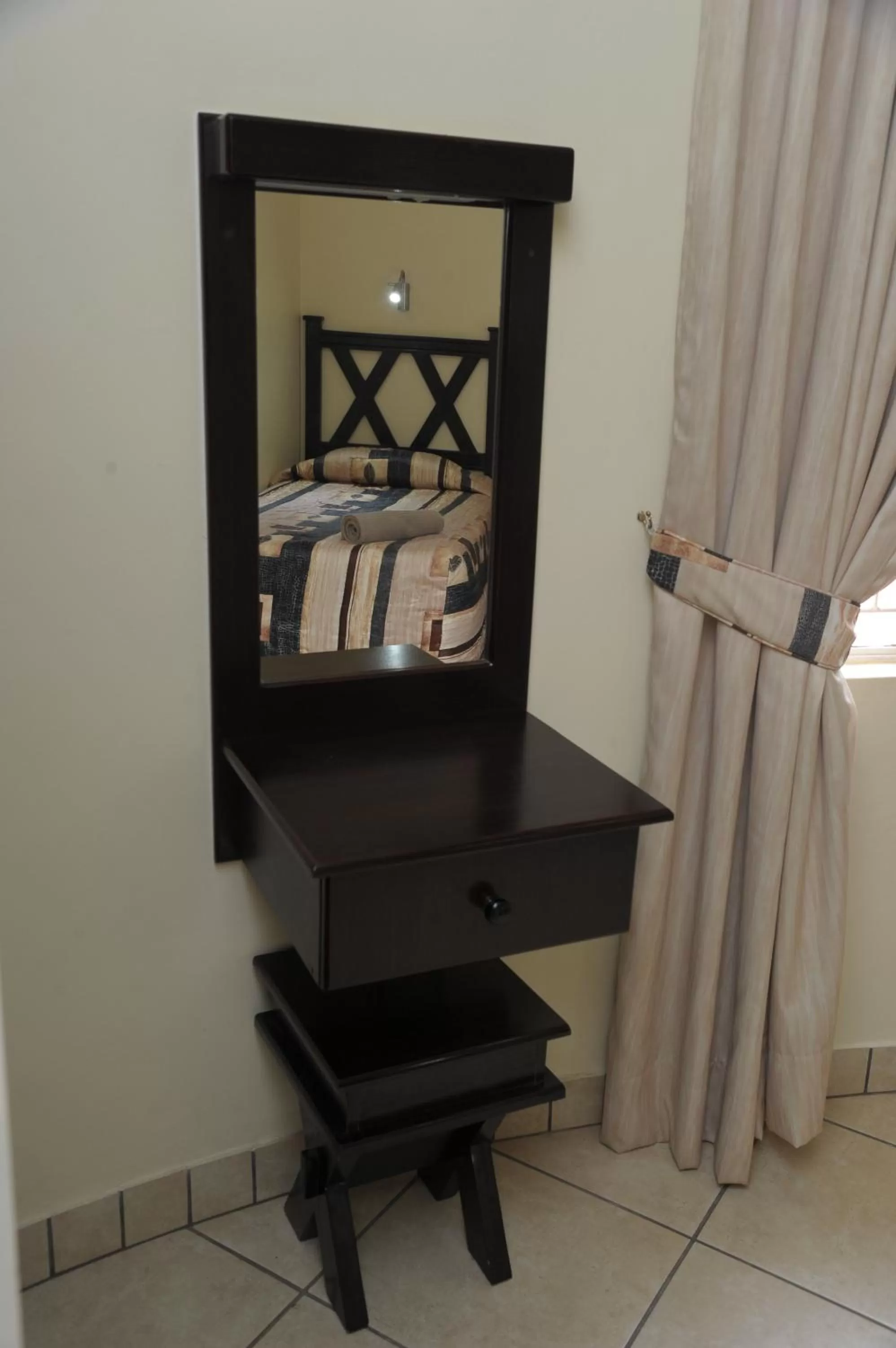 Bed, TV/Entertainment Center in ATKV Buffelspoort