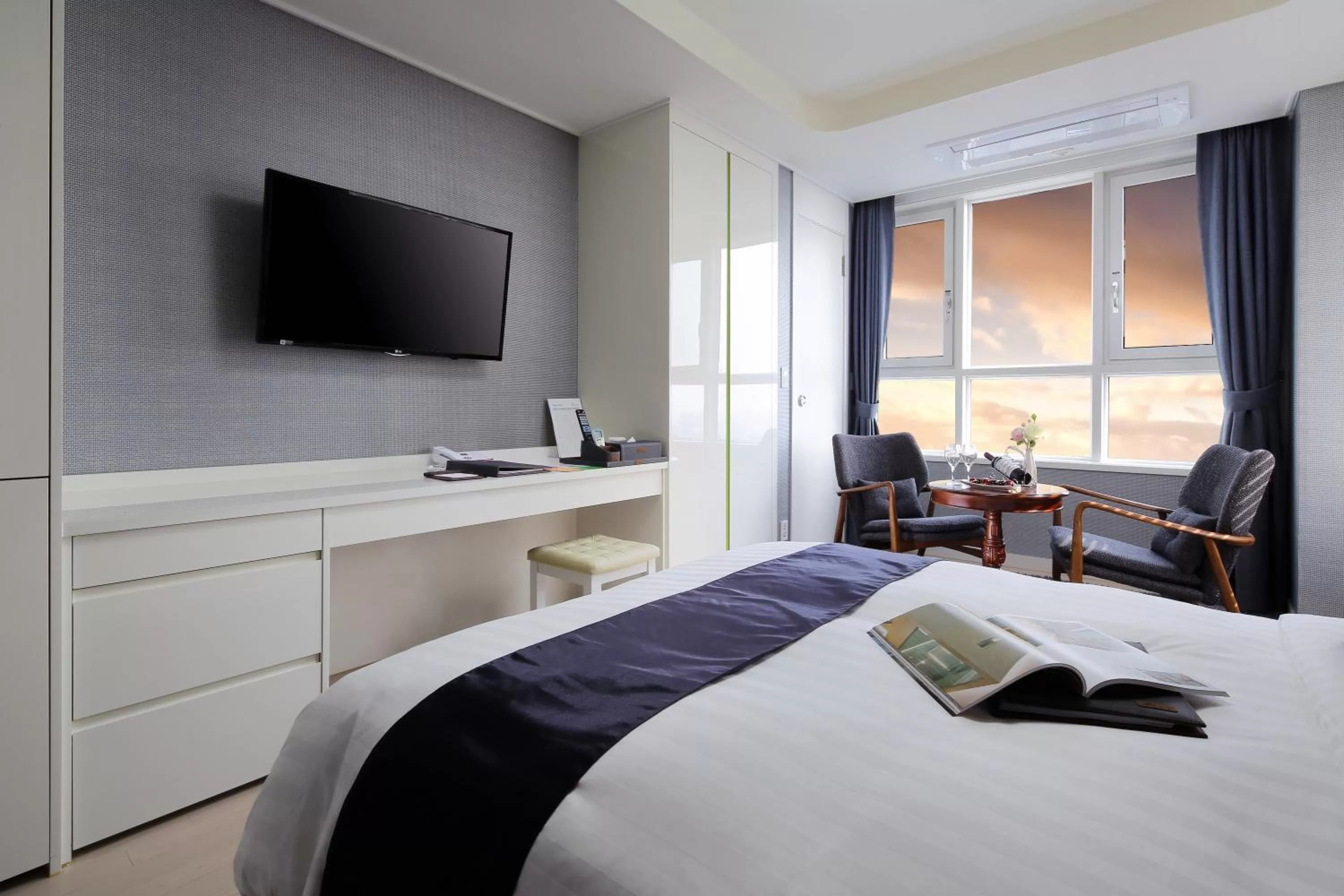 TV and multimedia, Bed in Ever8 Serviced Residence