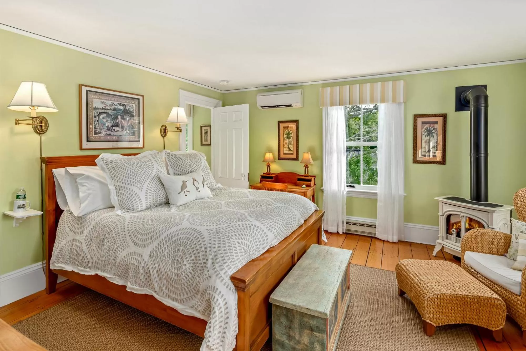 Bedroom, Bed in Abigail's Inn