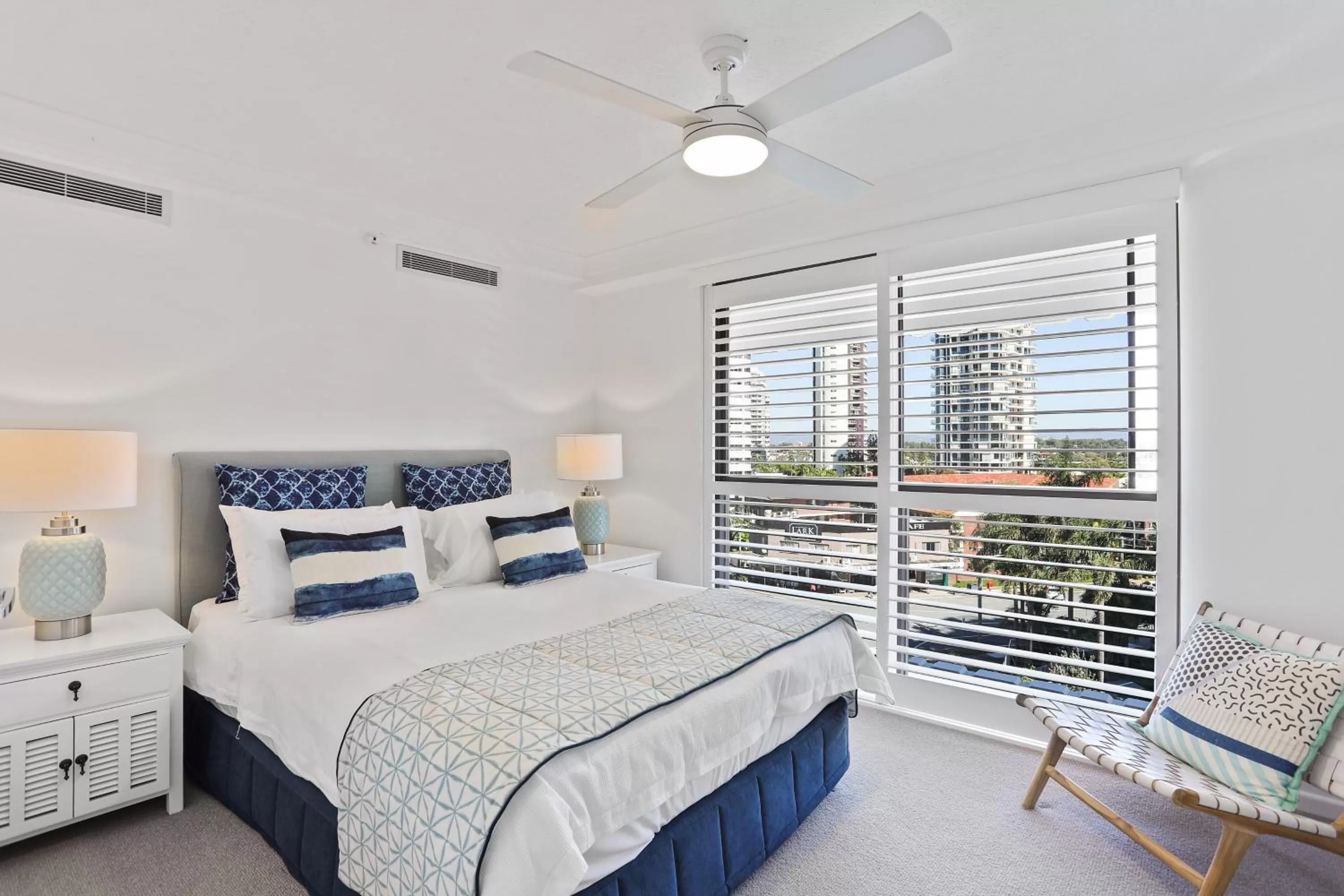 Bedroom, Bed in De Ville Apartments